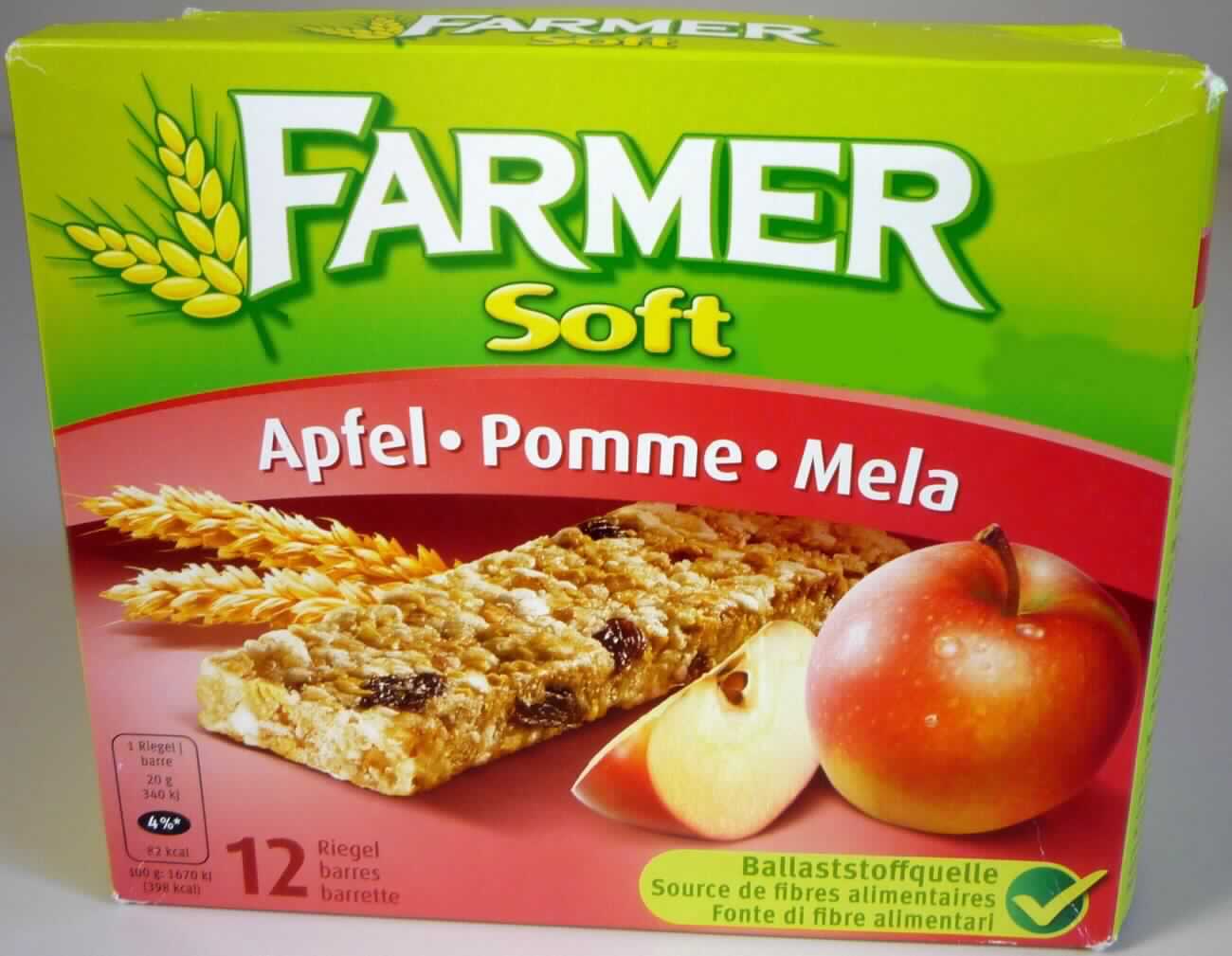 Weicher Getreideriegel 

Antragsangaben:
Geschmacksrichtung Apfel

Beschreibung des vorgelegten Warenmusters:
Ca. 9,5 cm langer, 2,8 cm breiter und 0,8 cm dicker Riegel aus hellen (nach Antragsangaben ungerösteten) 
Getreideflocken, aufgeblähten Getreideteilchen (Reiscrispies) und Sojabohnensplittern, durchsetzt mit Sulta-
ninen und getrockneten Apfelstückchen. Geschmack vorherrschend nach ungerösteten Getreideflocken, 
Reiscrispies und Sojakernen, süß und nach den enthaltenen Trockenfrüchten. 12 einzeln in rote Original-
Schlauchfolie eingeschweißte Riegel befinden sich in einem grünen Original-Umkarton. Der Aufdruck 
enthält Angaben zum Erzeugnis ("Getreideriegel mit Hafer, Reis und Weizen, angereichert mit Apfelstück-
chen und Sultaninen"), Angaben zum Nettogewicht (240 g), die Zutatenliste und die GTIN (siehe Feld 8).

Kakao: Nach der Zutatenliste nicht enthalten

Getreide (ausgenommen Mais) in Form von Körnern oder Flocken, anderweit weder genannt noch inbegriffen, 
Riegel aus einer Mischung von ungerösteten Getreideflocken und aufgeblähtem Getreide, nicht auf der Grund-
lage von Reis oder Mais; kein Erzeugnis der Positionen 2008 oder 2106 der KN, da das Getreide den Charakter 
bestimmt.