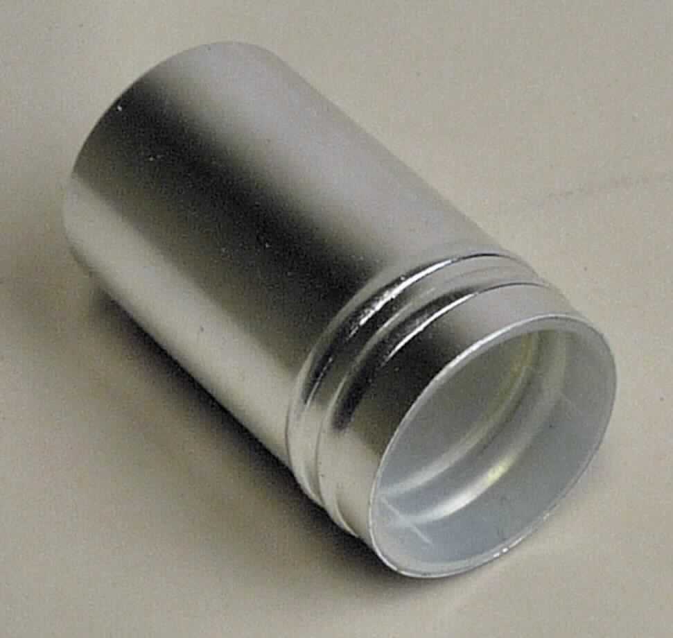 Es handelt sich um zylindrische, etwa 4,5 cm hohe Hohlerzeugnisse aus Aluminium, die an einem Ende geschlossen sind. An dem offenen Ende weisen die Waren zwei umlaufende Wülste auf. Die Waren dienen als Kappen für ein Parfümflakons (nicht Gegenstand der vZTA). 

Abbildung siehe Anlage.

Eine Einreihung in die Position 9616 kommt nicht in Betracht, da Kappen für Zerstäubervorrichtungen nicht vom Wortlaut dieser Position erfasst werden. 

Derartige Erzeugnisse gehören als "anderes Verpackungszubehör aus unedlen Metallen" zum TARIC-Code 8309 9090 90.