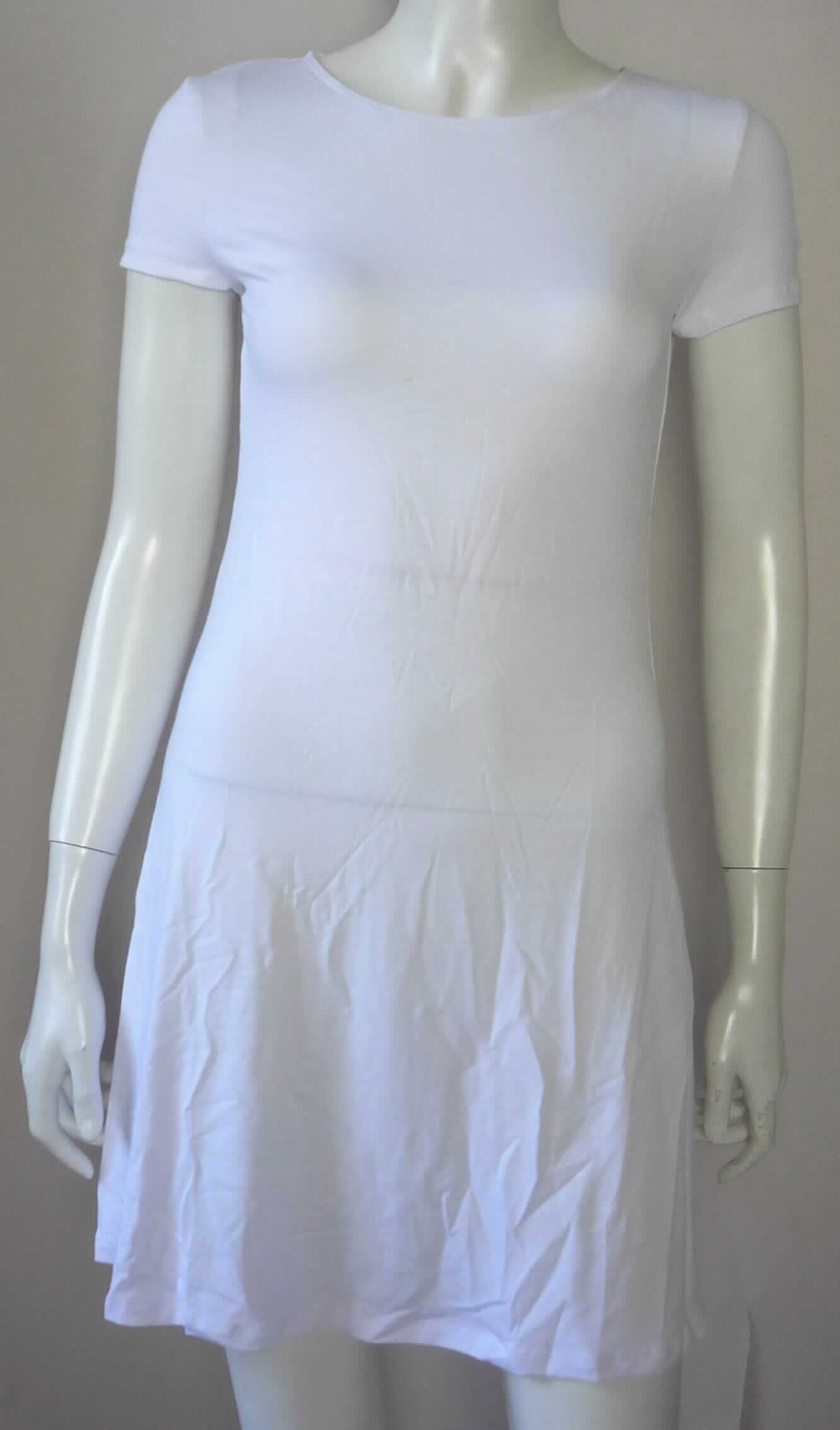 Kleid, sog. Strick Minikleid f. Frauen, Art. RSAVS3294, Größe S, Foto siehe Anlage,
- aus ca. 0,6 mm dicken, einfarbigen Gewirken aus laut Antrag 95 % Viskose (künstliche Chemiefasern) 
  und 5 % Elasthan (synthetische Chemiefasern),
- über den Schritt reichend (Rückenlänge: ca. 82 cm),
- mit einem runden Ausschnitt, 
- ohne Öffnung und ohne Verschluss,
- mit kurzen Ärmeln,
- am unteren Rand durch Umschlagen und Festnähen gesäumt,
- kann aufgrund der Länge ohne ein weiteres, den Unterkörper bedeckendes Kleidungsstück getragen werden.


"Kleid, aus Gewirken, für Frauen, aus künstlichen Chemiefasern"