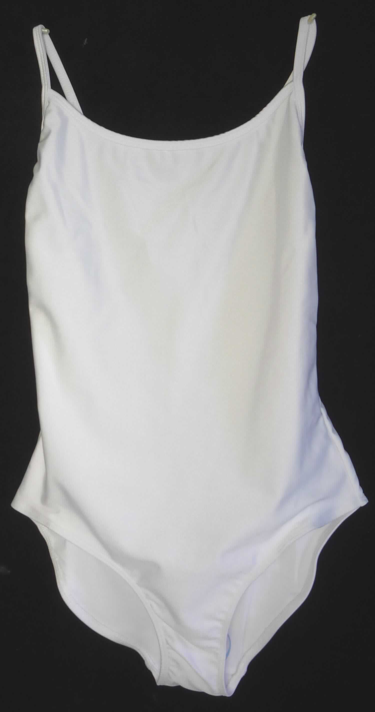 Einteiliger Badeanzug, sog. Strick Badebekleidung f. Frauen, Art. RNT3292, Größe S, Foto siehe Anlage,
- aus ca. 0,7 mm dicken, einfarbigen Gewirken aus laut Antrag 80 % Nylon und 20 % Elasthan (beides 
  synthetische Chemiefasern); ohne Kautschukfäden, die Elastizität ergibt sich durch die Verwendung von 
  Elastomergarnen,
- durchgehend gefüttert,
- mit schmalen, ca. 1 cm breiten, elastischen Schulterträgern, die in der Verlängerung die  
  Randeinfassung des oberen Randes bilden, sich im Rücken überkreuzen und bis etwa zur Taille reichen,
- mit hohen Beinausschnitten; an den Rändern mit eingenähten, elastischen Bändern ausgestattet,
- aufgrund des Schnitts und der Ausstattung als Frauenkleidung erkennbar,
- das Kleidungsstück lässt nach Schnitt, Material und Ausstattung erkennen, dass es dazu bestimmt ist, als
  Badekleidung getragen zu werden.

"Badeanzug, aus Gewirken, für Frauen, aus synthetischen Chemiefasern, keine Kautschukfäden enthaltend"