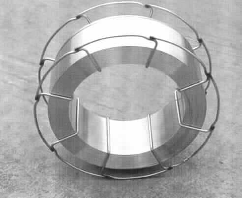 Draht aus Mangan-Silicium Stahl

Bei der als Mangan-Silicium-Draht bezeichneten Ware handelt es sich um ein massives metallisches Erzeugnis mit einem Durchmesser von 0,8 mm, 1,0 mm oder 1,2 mm auf Rollen mit einem Gewicht von 15 kg.
Nach den Angaben besteht der Draht aus Stahl (Mangan-Silicium-Stahl, G3Si1) und ist verkupfert. Der Draht wird zum Schweißen verwendet.
 
Danach handelt es sich um zolltariflich um Draht aus anderem legiertem Stahl (hier Mangan-Silicium-Stahl)
