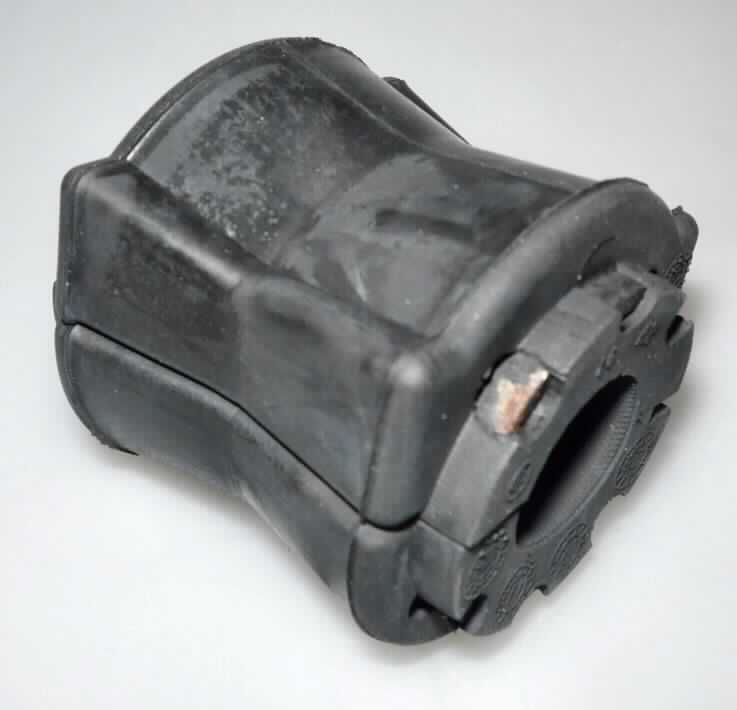 Angaben des Antragstellers: Bush of stabilizer bar aus Gummi und Metall

Feststellungen an einem Warenmuster:
Formteil aus Metall und Kautschuk in Form einer Manschette (siehe Abbildung)

Es handelt sich bei der Ware um eine Gummi-Metallware der Unterposition 4016 9991.