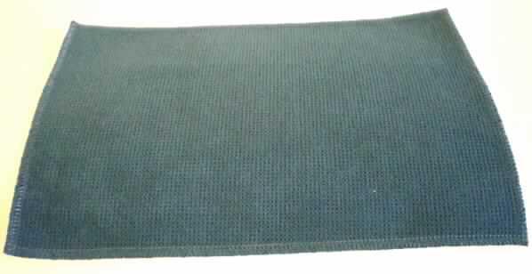 Textillaminat (siehe Foto)
- als Meterware,
- mit einer Breite von mehr als 30 cm,
- aus zwei mit ihrer ganzen Fläche aufeinanderliegenden und so miteinander durch Kleben 
  verbundenen Lagen:
-- Oberlage: aus einem gefärbten, musterbindigen Gewebe aus ungezwirnten, nicht 
   hochfesten Garnen aus ca. 60 GHT synthetischen Filamenten 
   (lt. Antrag: Polyester) und ca. 40 GHT synthetischen Spinnfasern (lt. Antrag: 
   Polyester); die Schauseite bildend,
-- Unterlage: aus einem gerauten, weißen, leinwandbindigen Gewebe aus ca. 70 GHT
   synthetischen Spinnfasern (lt. Antrag: Polyester) und 30 GHT Baumwolle, mit einem 
   Quadratmetergewicht von weniger als 170 g,
- insbesondere im Hinblick auf die Verwendung bestimmt das die Schauseite bildende 
  Gewebe (äußeres Erscheinungsbild und Nähfestigkeit) den Charakter der Ware