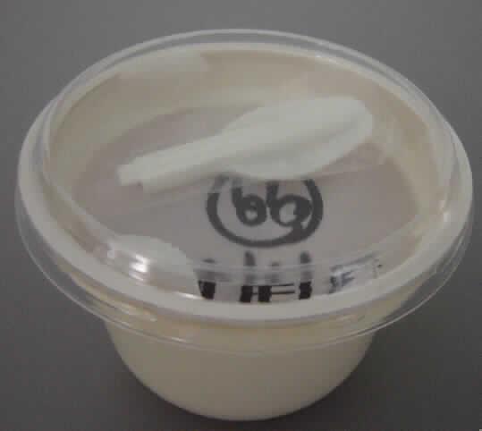 Apfelmus mit Zusatz von Birne.

Antragsangaben: vertraulich. 

Beschaffenheit des vorgelegten Warenmusters: Pappschachtel mit 2 Kunststoffschalen zu je 115 g, ohne weitere Kennzeichnung. Inhalt: gelbbraunes, feines Mus mit Zusatz von Fruchtstückchen mit einer Kantenlänge von ca. 1 cm. Geschmack: süß, säuerlich, nach Apfel und Birne.

Zuckergehalt i.S. ZAnm 2 a) 2. Anstrich Kap 20 (gem. Angabe): mehr als 13 bis 30 GHT.

Die Ware weist nicht die Beschaffenheit eines Apfelmuses des TARIC-Codes 2007 9950 20 auf. Es liegt ein anderes durch Kochen hergestelltes Erzeugnis des TARIC-Codes 2007 9950 90 vor.

Konfitüren, Fruchtgelees, Marmeladen, Fruchtmuse und Fruchtpasten, durch Kochen hergestellt, auch mit Zusatz von Zucker oder anderen Süßmitteln, keine homogenisierten Zubereitungen, nicht von Zitrusfrüchten, mit einem Zuckergehalt von mehr als 13 bis 30 GHT, andere, andere