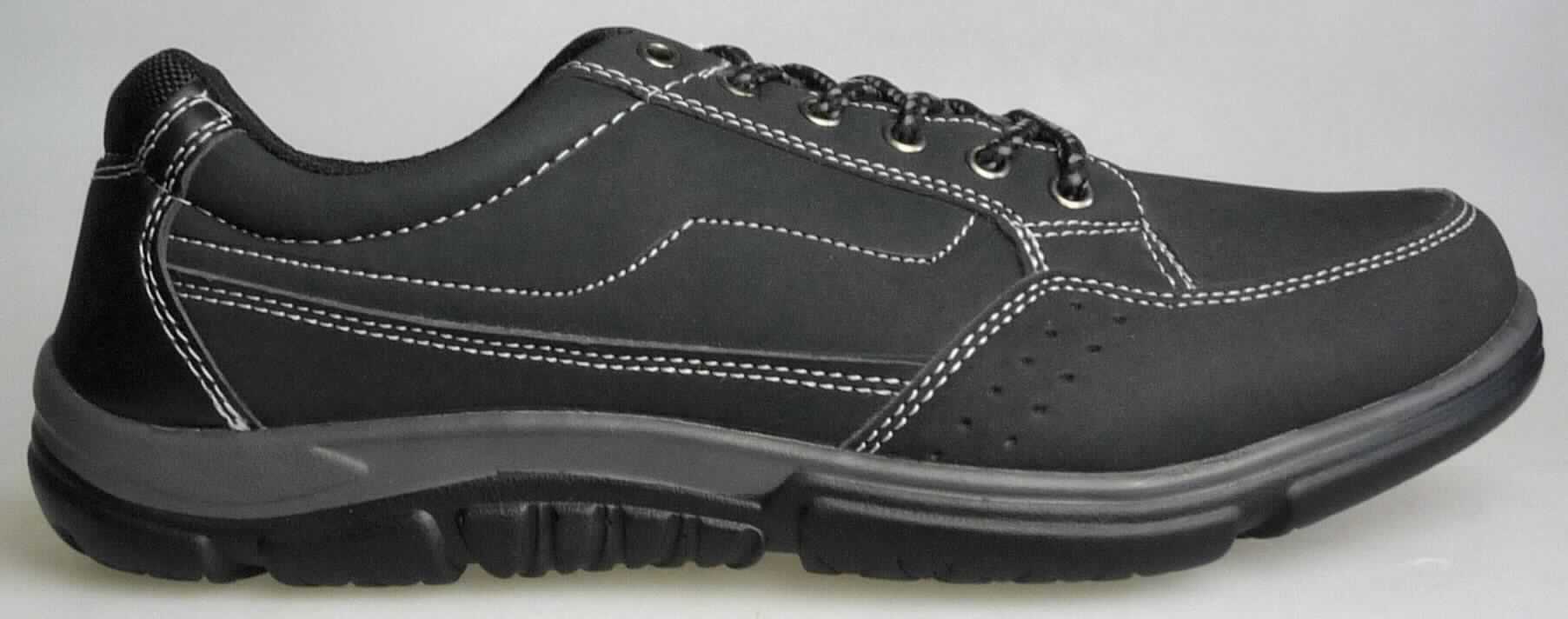 Halbschuhe (lt. Antrag: "Herren Bequemschuh 177939", Foto siehe Anlage)
- mit Laufsohlen aus (lt. Antrag) Kunststoff,
- mit Oberteil (geschlossenes Blatt) aus Kunststoff (Spinnstoff mit einer mit bloßem Auge wahrnehmbaren 
  Außenschicht aus Kunststoff; den größten Teil der Außenfläche bildend) und Spinnstoff, 
- mit Schnürsenkelverschluss, 
- nicht mit Dornen, Krampen, Klammern, Stollen oder ähnlichen Vorrichtungen versehen 
  oder für deren Anbringung hergerichtet (keine Sportschuhe),
- ohne Metallschutz in der Vorderkappe,
- nicht den Knöchel bedeckend,
- mit einer Länge der Innensohle von mehr als 24 cm,
- für Männer (u. a. weiter Schnitt)

"Schuhe mit Laufsohlen und Oberteil aus Kunststoff, andere als in der Position 6401 
 und in den Unterpositionen 6402 1210 bis 6402 9991 genannt, für Männer"
