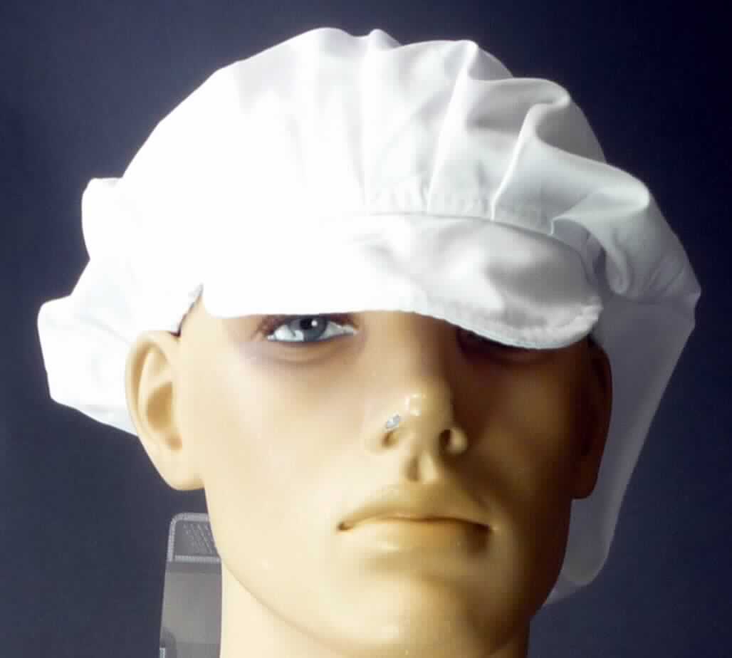 Kopfbedeckung, sog. Küchenmütze, Art. Nr.: 2100-1601, Foto siehe Anlage, 
- aus mehreren Stücken aus Geweben aus Spinnstoffen (lt. Antrag aus Polyester) hergestellt, 
- am Hinterkopf mit einem eingenähten, elastischen Band, 
- mit einem Schirm.

"Kopfbedeckung, aus mehreren Stücken von Spinnstofferzeugnissen hergestellt, Mütze und dergleichen, 
 mit Schirm"