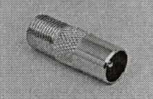 Adapter (Koax-Stecker auf F-Kupplung)
- bestehend aus einem spezifisch geformten Metallkörper (Gesamtlänge 27 mm), Messing, vernickelt,
  mittig mit ca. 8 mm breitem Rändelgewinde,
- als Kontaktelement (Koaxialkabel-Steckverbindung),
- auf der einen Seite mit einem Koax-Stecker und auf der anderen Seite mit einer F-Kupplung (Buchse),
- für eine Spannung von weniger als 1000 V konzipiert,
- zum Herstellen einer elektrischen Verbindung durch Einstecken der entsprechenden
  Gegenstücke.

Die Ware wird als "elektrisches Gerät zum Verbinden von elektrischen Stromkreisen, für eine
Spannung von 1000 V oder weniger, Steckvorrichtung für Koaxialkabel" eingereiht.

Anlage: 1 Abbildung