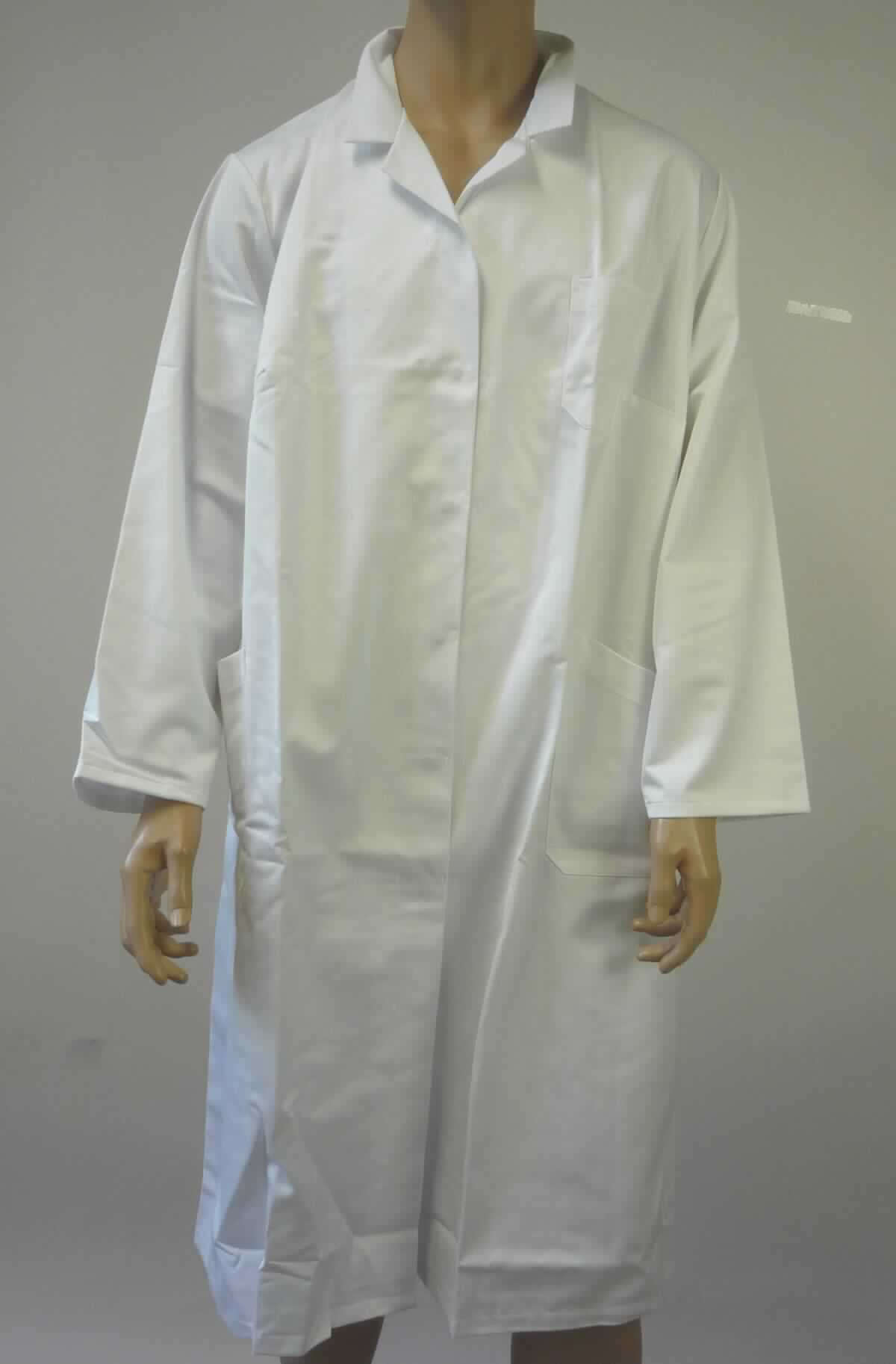 Kittel, sog. Damen Kittel, Größe 54, Foto siehe Anlage,
- aus ca. 0,5 mm dicken, einfarbigen Geweben aus laut Antrag 60 % Baumwolle und 40 % Polyester (synthetische 
  Chemiefasern),
- über das Knie reichend (Rückenlänge: ca. 117 cm); u. a. deshalb weder eine Jacke noch eine Ware der 
  Position 6206,
- mit einem Reverskragen,  
- vorn mit einer durchgehenden Öffnung mit Druckknopfverschluss von rechts über links (Frauenkleidung), 
- im Bereich der Taille mittels angenähter Bänder mit Druckknopfverschluss zu verengen,
- mit langen Ärmeln,
- vorn mit einer aufgesetzten, offenen Tasche im Brustbereich und zwei aufgesetzten, offenen Taschen unterhalb
  der Taille,
- mit einem ca. 44 cm hochreichenden Rückenschlitz,
- am unteren Rand durch Umschlagen und Festnähen gesäumt,
- erkennbar dazu bestimmt, ausschließlich oder hauptsächlich zum Schutz anderer Kleidungsstücke und/oder 
  Personen bei Ausübung einer Gewerbe-, Berufs- oder Haushaltstätigkeit getragen zu werden,
- wird im Allgemeinen nicht über jeder anderen Kleidung und zum Schutz gegen das Wetter getragen, somit keine
  Ware der Unterposition 6202 12,
- kann nicht ohne ein weiteres, den Unterkörper bedeckendes Kleidungsstück getragen werden, somit kein Kleid.

"Andere Kleidung (Kittel), aus Geweben, für Frauen, aus Baumwolle"
