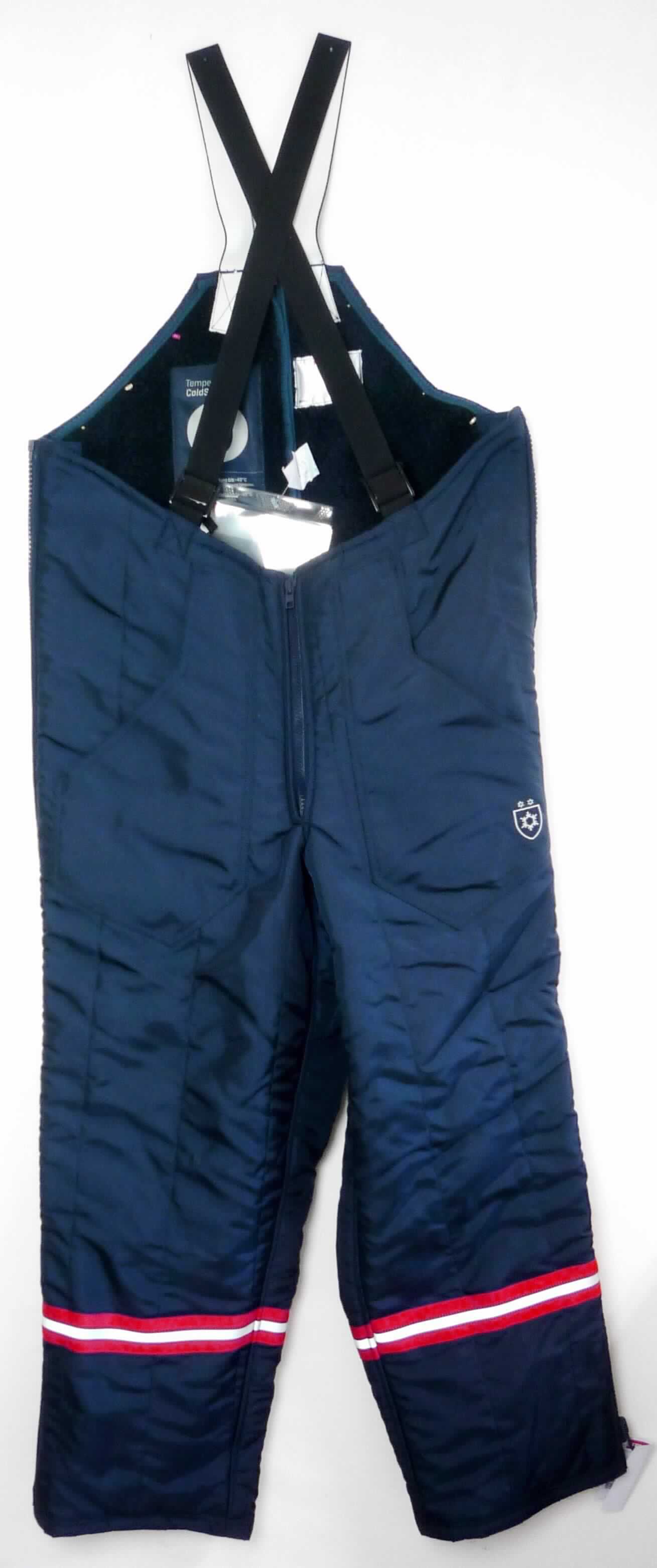Latzhose, sog. Thermolatzhose, Größe 50-52, Foto siehe Anlage,
- aus Spinnstoffen aus laut Antrag 100 % Polyester (synthetische Chemiefasern); aus einem zweilagigen, durch 
  Steppen abgeteilten Verbunderzeugnis; mit einer Außenlage aus ca. 0,4 mm dicken, einfarbigen, strapazier-
  fähigen Geweben und einer Innenlage aus Plüschgewirken, 
- mit Rückenlatz, mit längenverstellbaren, elastischen Trägern, mit Kunststoffschnallen; vorn abgerundet gearbeitet,  
  mit über die Taille höhergezogenen Seiten,
- vorn mit einer Öffnung mit Reißverschluss; ohne Hinweise auf den Trägerkreis (unisex), somit keine Ware der 
  Position 6203,
- mit zwei aufgesetzten, offenen Taschen auf den Hosenbeinen,
- mit knöchellangen Hosenbeinen, mit aufgenähten kontrastfarbenen und reflektierenden Steifen versehen; seitlich 
  entlang der Beinaußenseiten jeweils mit einem Reißverschluss ausgestattet,
- an den Beinabschlüssen durch Umschlagen und Festnähen gesäumt,
- lässt erkennen, dass sie dazu bestimmt ist, ausschließlich oder hauptsächlich zum Schutz anderer 
  Kleidungsstücke und/oder Personen bei Ausübung einer Gewerbe-, Berufs- oder Haushaltstätigkeit getragen 
  zu werden (Schutzkleidung für Kühlhäuser),
- insbesondere im Hinblick auf das äußere Erscheinungsbild verleihen die Gewebe dem zweilagigen Flächen-
  erzeugnis seinen wesentlichen Charakter.

"Latzhose, aus Geweben, für Frauen, aus synthetischen Chemiefasern, Arbeits- und Berufskleidung"