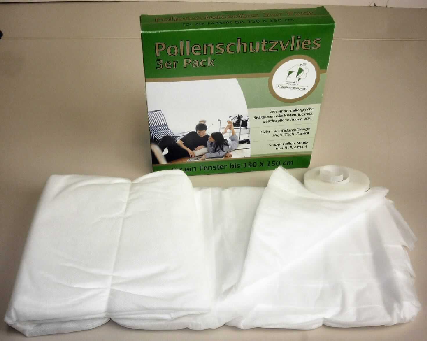 Pollenschutzvlies für Fenster (3er Pack), Foto siehe Anlage,
- Warenzusammenstellung, bestehend aus drei Vliesstoffen und einem Klettband,
- gemeinsam in einem bedruckten Pappkarton für den Einzelverkauf aufgemacht und zur Befriedigung eines 
  speziellen Bedarfs zusammengestellt,
- Vliesstoffe:
-- rechteckig zugeschnitten (somit nicht konfektioniert), lt. Antrag in den Abmessungen: 130 cm x 150 cm,
-- lt. Untersuchungsergebnis:
--- einlagiger Vliesstoff aus synthetischen Filamenten (keine meltblown Fasern),
--- punktuell thermisch verfestigt,
--- weder bestrichen noch überzogen,
--- mit einem Quadratmetergewicht von 22,3 g,
-- zur Verwendung als Pollenschutz,
- Klettband:
-- aus Kunststoff,
-- aufgerollt; mit einer Länge von lt. Antrag 5,6 m und einer Breite von 10 mm; selbstklebend, mit Schutzfolie 
   versehen,
-- zum Befestigen der Vliesstoffe am Fensterrahmen,
- insbesondere im Hinblick auf die Bedeutung in Bezug auf die Verwendung und den Umfang verleihen die 
  Vliesstoffe der Warenzusammenstellung den wesentlichen Charakter.


"Vliesstoffe, aus synthetischen Filamenten, mit einem Quadratmetergewicht von weniger als 25 g,
 weder bestrichen noch überzogen, anderer als in den Unterpositionen 5603 1190 10 bis 5603 1190 20 genannte"