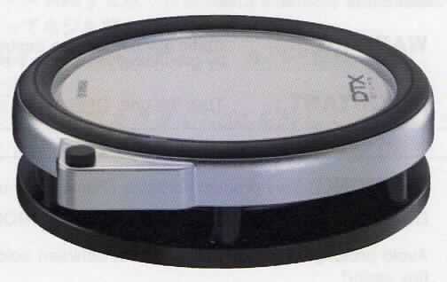 Sog. elektronisches Snare Drum Pad, siehe Foto.
Es handelt sich um ein elektronisches Schlaginstrument aus unedlem Metall,
Größe: ca. 290 x 85 mm mit 3-Zonen Triggering (Head, Open Rim, Closed Rim), Pad
Controller zum Einstellen verschiedener Parameter (bspw. Einstellung und Spannung der
Schären, Stimmung) und Regler zum Steuern des Pegels des Triggerausgangs.
Die Pad Oberfläche/ Schlagfläche besteht aus TCS (Textured Cellular Silicone).
Das Snare Drum Pad ist in Warenzusammenstellung mit einem Anschlusskabel
(Stereo-Klinkenkabel) zum Verbinden der Ausgangsbuchse (Output) am Pad mit der
Eingangsbuchse an einem Drum Trigger Modul (nicht Gegenstand dieser vZTA) für den
Einzelverkauf aufgemacht. Das Snare Drum Pad bestimmt im Hinblick auf die Bedeutung für
die Verwendung den Charakter der Warenzusammenstellung.

Diese Ware ist als "anderes als von den Unterpositionen 9207 10 bis 9207 9010
erfasstes Musikinstrument, bei dem der Ton elektrisch erzeugt wird" einzureihen.