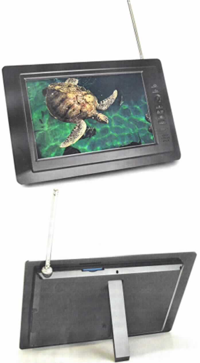 Fernsehempfangsgerät
- aus einem DVB-T Tuner, Audio- und Videosignalelektronik mit MPEG-Decoder und D/A- 
  Wandler, 2 Antennen, Tonfrequenzverstärker und Lautsprecher in einem
  Gehäuse (Abmessungen: 216 x 138 x 18,2 mm) mit 7" LCD-Anzeige, Bedienelementen,
  IR-Empfänger, A/V-Ausgang, Speicherkartenschacht (SD/SDHC/MMC-Karten), Antennen-
  und Kopfhöreranschlussbuchse, 5 V Eingangsgleichstromanschluss sowie separat
  beigelegtem Netzteil und Fernbedienung,
- zum Empfang von digitalen terrestrischen Fernseh- und Rundfunkprogrammen, zur Bild- und 
  Tonwiedergabe von Audio-, Video- und Bilddateien in verschiedenen Formaten von Speicher- 
  karten,
- zusammen mit Beipack (Antennen, Kopfhörer, Kurzanleitung) in einer gemeinsamen
  Verkaufsumschließung.
Das Fernsehempfangsgerät bestimmt den Charakter des Ganzen.

"Fernsehempfangsgerät mit eingebautem Rundfunkempfangsgerät und Ton- und Bildwieder-
gabegerät, mit Videobildschirm, für mehrfarbiges Bild, kein Projektionsfernsehgerät, mit ein- 
gebautem Videowiedergabegerät (Fernsehempfangsgerät in funktioneller Einheit mit Netzteil 
und Fernbedienung, in Warenzusammenstellung mit nicht charakterbestimmendem Beipack)"