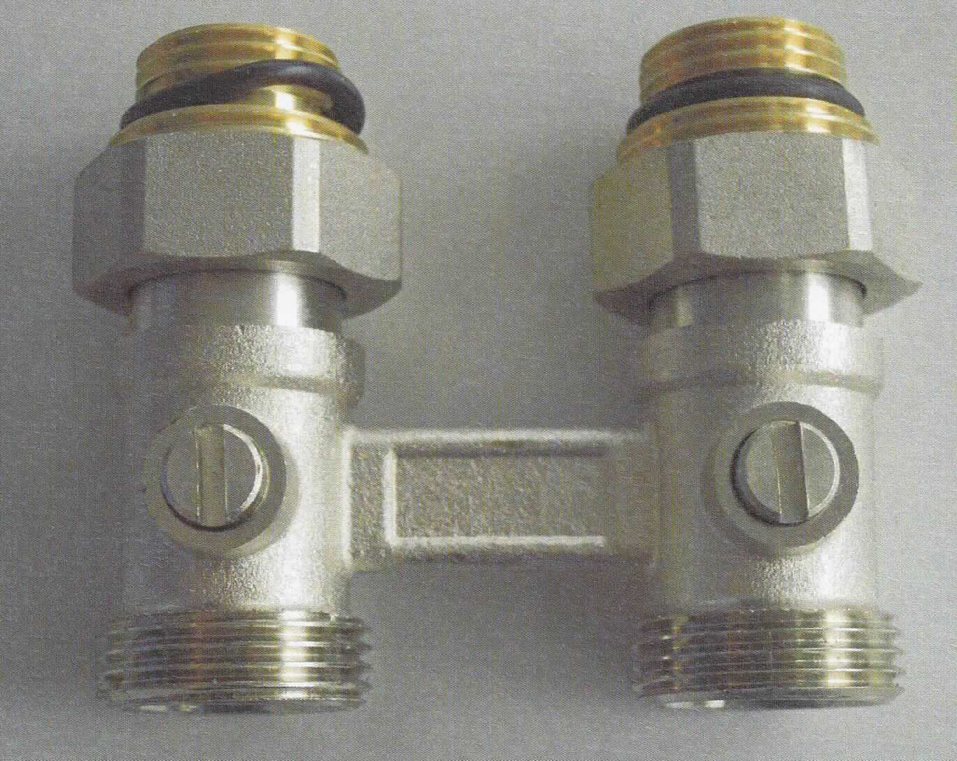 Doppelsträngiges Heizkörperventil, sog. "Anschlussarmatur", Doppel-Kugelhahn in Durchgangs-Bauweise, aus vernickeltem Messing, mit 50 mm Achsmaß, je Strang mit je einem 3/4"-Innengewinde- und Außengewindeanschluss sowie hartverchromter und teflongelagerter Kugel als Verschlusskörper, mit vormontierten Reduzierstücken 3/4"-1/2" (sog. "Eurokonus"), zur Montage an Ventilheizkörpern, zur Trennung des Heizwasserkreislaufs zwischen Heizkörper und Vor- und Rücklaufleitung.

Die Ware ist als "Armatur, nicht von Unterpos. 8481 10 bis 8481 8031 00 0 erfasst, Heizkörper-Anschlussarmatur" einzureihen.