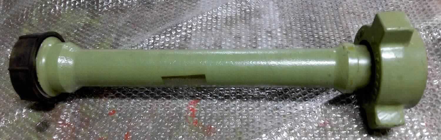Hochdruck - Rohrstücke aus Stahl

Bei den Waren handelt es sich um Rohre mit unterschiedlichen Längen (3 ft / 5 ft / 10 ft) und mit einem Außendurchmesser von ca. 63,5 mm. Das Material ist ein legierter Stahl (30CrMo, 1.7216, CEV-Wert < 0,86). Die Rohre besitzen an einem Ende ein Gewinde, am anderen Ende eine Hammerschlagmutter. Derartige Erzeugnisse werden u.a. in der Erdölindustrie zum mechanischen / manuellen Verschrauben und zum Verlängern von Rohren mit nicht Standardlängen verwendet.
Rohrverbindungsstücke aus rostfreiem Stahl der Position 7307 liegen nicht vor.

Die Waren sind als "Futterrohre, Steigrohre und Bohrgestänge von der für das Bohren oder Fördern von Öl oder Gas verwendeten Art (casing, tubing, drill pipe), andere, mit einem äußeren Durchmesser von 168,3 mm oder weniger, die einen kreisförmigen Querschnitt und ein Kohlenstoffäquivalent (CEV) gemäß den Berechnungen und der chemischen Analyse des International Institute of Welding (IIW) von maximal 0,86 haben" in die Codenummer 7304 2910 20 0 des Zolltarifs einzureihen.