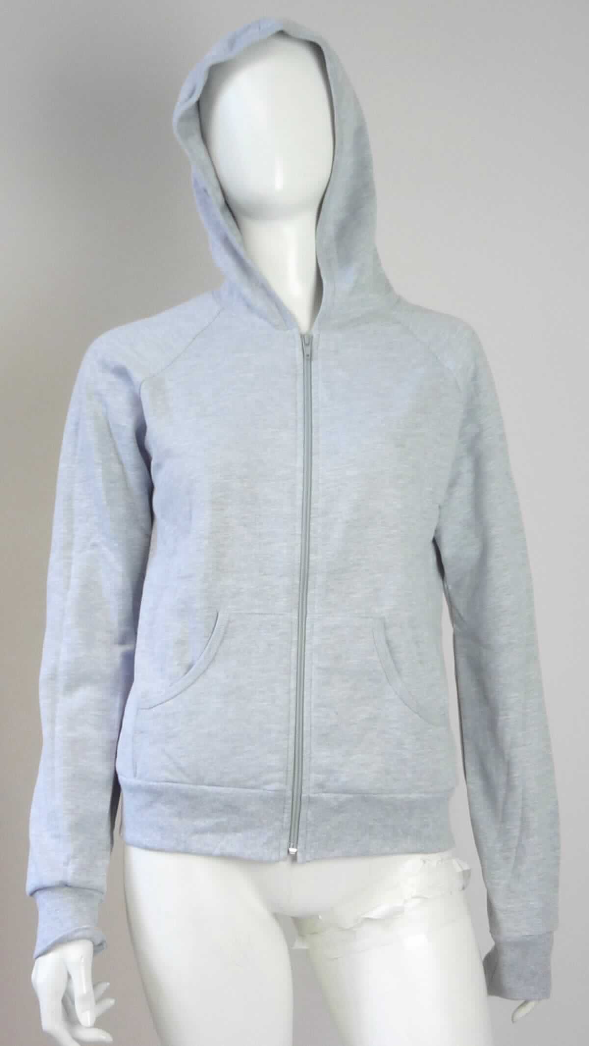 Blouson, sog. Strick Kapuzenpulli für Frauen, Art. 5399, Größe M, Foto siehe Anlage,
- aus ca. 0,9 mm dicken, buntgewirkten, einseitig (Innenseite) gerauten Gewirken (melierte Garne) aus laut Antrag 
  90 % Baumwolle und 10 % Polyester (synthetische Chemiefasern),  
- über die Taille reichend (Rückenlänge: ca. 57 cm),
- mit einer angearbeiteten Kapuze,
- vorn mit einer durchgehenden Öffnung mit Reißverschluss, 
- ohne Hinweise auf den Trägerkreis (unisex),
- mit langen Ärmeln, die über den unteren Rand des Kleidungsstücks hinausreichen; an den Ärmelenden mit 
  gerippt gewirkten Bündchen verengt,
- mit zwei aufgesetzten, offenen Taschen (sog. Kängurutaschen) unterhalb der Taille,
- am unteren Rand mit einem angesetzten, gerippt gewirkten, leicht verengenden Bund,
- erfüllt die Merkmale zur Einreihung als Blouson, somit kein Pullover.

"Blouson, aus Gewirken, für Frauen, aus Baumwolle"