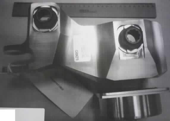 Erkennbares Teil für einen Hubschrauber der Position 8802, in Form eines Teils des Rotors.

Das nach technischer Zeichnung gefertigte so genannte Radiallager besteht überwiegend aus Edelstahl, ist ca. 5 kg schwer und 30 cm lang. Es wird zwischen dem Hauptrotorkopf und dem Kegellager eines Militärhubschraubers befestigt.

Ein Bild der Ware ist unter http://ec.europa.eu/taxation_customs/dds/ebticau_de.htm
zu finden.