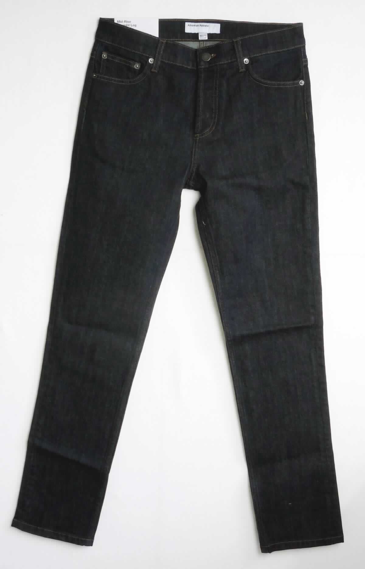 Lange Hose, sog. gewebte Jeanshose, Art. RSADM4327, Größe 31, Foto siehe Anlage,
- aus ca. 0,9 mm dicken, buntgewebten, köperbindigen Denimgeweben aus laut Antrag 99 % Baumwolle und 
  1 % Elasthan (synthetische Chemiefasern),
- in der Taille abschließend, mit einem ca. 4 cm breiten, angesetzten Bund mit Gürtelschlaufen,
- vorn mit einer Öffnung mit Knopfverschluss und Patte von links über rechts (Männerkleidung), die im Taillenbund
  mit einem Knopf geschlossen wird,
- vorn mit zwei eingesetzten, offenen Taschen und einer aufgesetzten, kleinen Tasche sowie mit zwei 
  aufgesetzten, offenen Gesäßtaschen,
- mit knöchellangen Hosenbeinen; an den Beinabschlüssen durch Umschlagen und Festnähen gesäumt,
- keine Arbeits- und Berufskleidung.

"Lange Hose, aus Geweben, für Männer, aus Baumwolle, keine Arbeits- und Berufskleidung, aus Denim"