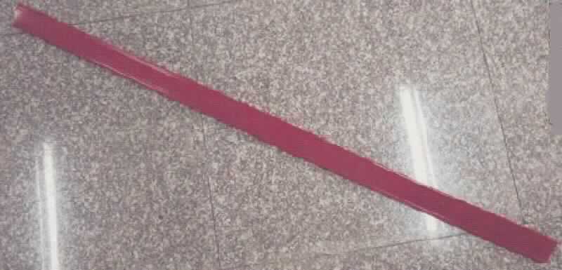 Angaben des Antragstellers:
Preisschiene einfach; Abmessungen (L x B): 1210 x 52 mm; rot
Herstellungsverfahren: durch Extrusion
Material: Polyvinylchlorid (PVC)
Die Preisschienen dienen der Preisauszeichnung von Waren im Einzelhandel, sie werden auf die Fachböden der Regale aufgesteckt.

Ein Warenmuster wurde nicht vorgelegt.
Nach den vorgelegten Abbildungen handelt es sich um rote Profile.

Befund:
Es liegen Kunststoffprofile im Sinne der Unterposition (HS) 3916 20 vor.