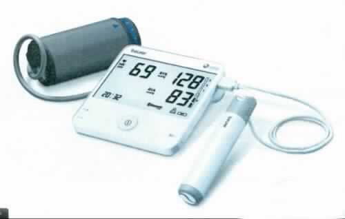 Sog. BM 95 Blutdruckmessgerät mit EKG-Funktion, Art.-Nr.:658.34, im Wesentlichen bestehend aus einem elektronischen Tischgerät (127 x 127 x 44, in mm, incl. 4 x 1,5 V AAA Batterien) in Form einer kombinierten Maschine, mit Display und Bedientasten, aus integriertem Blutdruckgerät mit einer über Schlauch angeschlossenen, automatisch aufpumpbaren Blutdruckmanschette (funktionelle Einheit), einem 1-Kanal-EKG-Gerät mit über USB-Kabel angeschlossenem "EKG-Stick" (2. funktionelle Einheit) und Bluetooth-Ausstattung zur drahtlosen Datenübertragung. Das Gerät dient Patienten zur Blutdruck- und Pulskontrolle sowie zur Erkennung bestimmter Herzarrythmien wie Vorhofflimmern und Extrasystolen durch EKG (Elektrokardiographie), mittels Bluetooth oder USB-Kabel ist eine Weiterleitung an PCs oder Smartphones möglich, ggfs. zu telemedizinischen Zwecken. Eine Hauptfunktion ist nicht ermittelbar, so dass die Einreihung gemäß AV 3 c) in die letztgenannte Unterposition (TARIC) erfolgt. 
Zur äußeren Form siehe Abbildung in Anlage.

Die Ware wird als "medizinisches Blutdruckmessgerät" eingereiht.