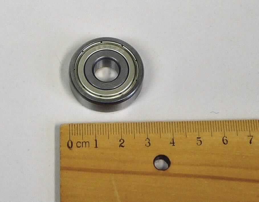 Es handelt sich  um ein Kugellager  mit einem Außen- und einem Innenring aus Stahl mit einer Größe von ca. 30 x 9 (Außendurchmesser x Breite) mm.

Das Kugellager wird in Funktionsmöbeln verwendet.

Die Ware ist als "Wälzlager, Kugellager mit einem größten äußeren Durchmesser von 30 mm oder weniger, nicht für Kernkraftwerke oder zur Verwendung bei der Herstellung von riemengetriebenen Motorsteuerungen" einzureihen.