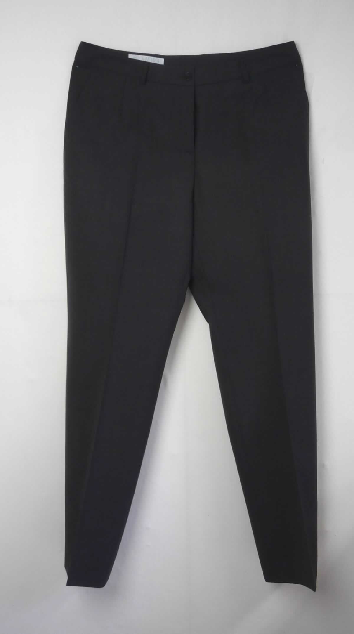 Lange Hose, sog. Damen Hose Classic, Größe 42, Foto siehe Anlage,
- aus ca. 0,4 mm dicken, buntgewebten Geweben (melierte Garne) aus laut Antrag 53 % Polyester, 4 % Elasthan
  (beides synthetische Chemiefasern) und 43 % Wolle,
- in der Taille abschließend; mit einem angesetzten, ca. 3,5 cm breiten Taillenbund mit Gürtelschlaufen,
- vorn mit einer Öffnung mit Reißverschluss und einer im Bund von rechts über links mit Knopfverschluss zu
  schließenden Patte (Frauenkleidung),
- seitlich mit zwei eingesetzten, offenen Taschen,
- mit langen Hosenbeinen,
- an den Beinabschlüssen durch Umschlagen und Festnähen gesäumt,
- keine Arbeits- und Berufskleidung.

"Lange Hose, aus Geweben, für Frauen, aus synthetischen Chemiefasern, keine Arbeits- und Berufskleidung, nicht
 nach dem Batik-Verfahren handbedruckt"