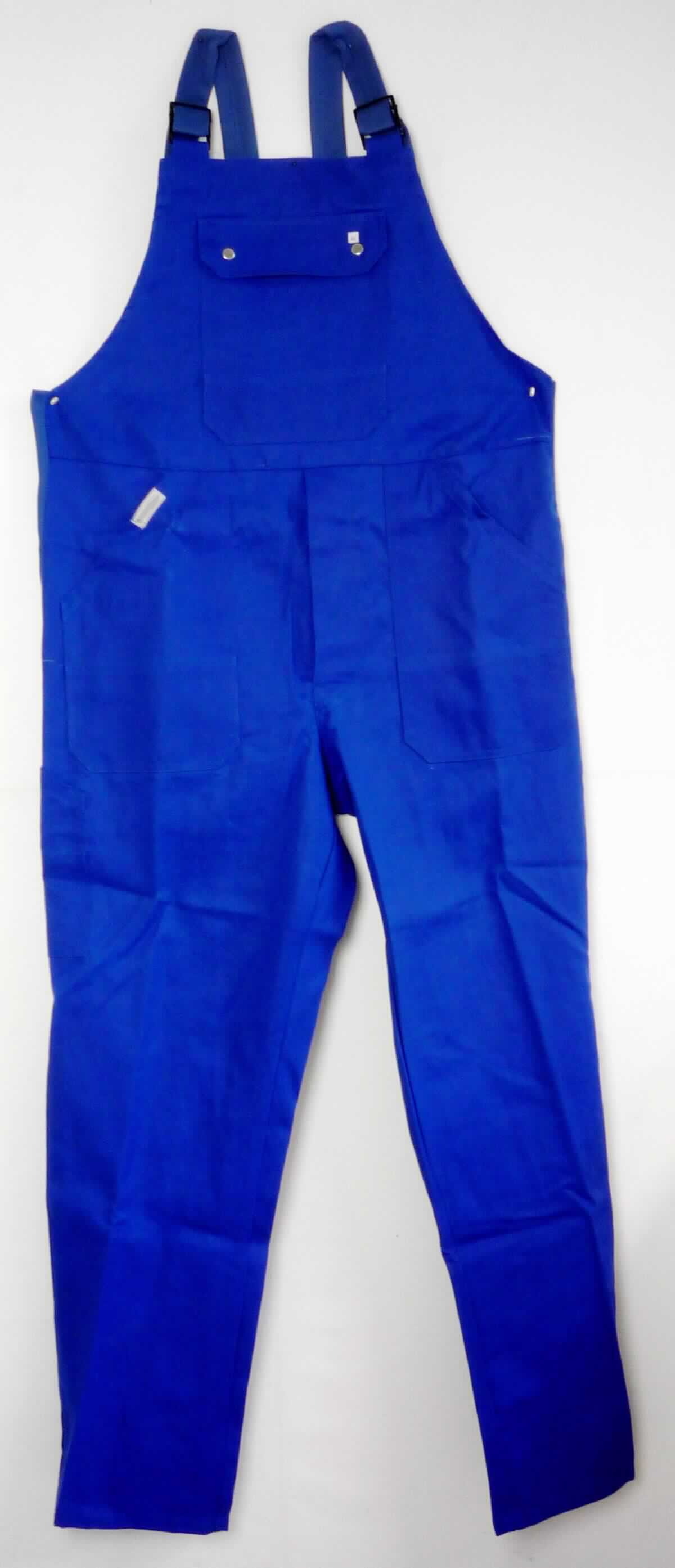 Latzhose, Größe 50, Foto siehe Anlage,
- aus ca. 0,5 mm dicken, einfarbigen, strapazierfähigen Geweben aus laut Antrag 100 % Baumwolle, 
- mit einem Vorder- und Rückenlatz; mit längenverstellbaren Trägern aus Gewirken, mit Kunststoffschnallen,
- in der Taille mit seitlichen Einsätzen aus elastischen Gewirken aus Spinnstoffen,
- vorn mit einer Öffnung mit Knopfverschluss, verdeckt von einer Patte von links über rechts (Männerkleidung), 
- mit diversen eingesetzten und aufgesetzten, offenen oder mit Patte und Druckknopfverschluss ausgestatteten 
  Taschen,
- mit knöchellangen Hosenbeinen,
- an den Beinabschlüssen durch Umschlagen und Festnähen gesäumt sowie durch Druckknöpfe zu verengen,
- lässt erkennen, dass sie dazu bestimmt ist, ausschließlich oder hauptsächlich zum Schutz anderer Kleidungs-
  stücke und/oder Personen bei Ausübung einer Gewerbe-, Berufs- oder Haushaltstätigkeit getragen zu werden.

"Latzhose, aus Geweben, für Männer, aus Baumwolle, Arbeits- und Berufskleidung"