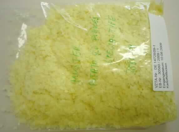 Zubereitete Kartoffeln, in Form von Flocken.

Antragsangaben (als zutreffend unterstellt): Kartoffelflocken mit Zusätzen.
Zur Zusammensetzung wurden vertrauliche Angaben gemacht.

Beschaffenheit des vorgelegten Warenmusters: hellgelbe, nach getrockneten Kartoffeln schmeckende Flocken.
Gehalt an Stärke/Glucose gem. VO (EG) Nr. 900/08: 50 bis weniger als 75 GHT
Aus der Menge der Zutaten errechnet sich ein Gehalt gem. VO (EG) Nr. 900/08 an:
Saccharose/Invertzucker/Isoglucose: 0 bis weniger als 5 GHT, 
Milchfett: 0 bis weniger als 1,5 GHT, 
Milchprotein: 0 bis weniger als 2,5 GHT.

Die Kartoffelflocken sind über das in Position 1105 zugelassene Maß hinaus zubereitet.

Kartoffeln, anders als mit Essig oder Essigsäure zubereitet oder haltbar gemacht, nicht gefroren, in Form von Flocken, in Behältnissen mit einem Gewicht des Inhalts von 5 kg oder mehr.