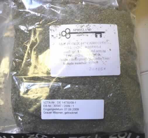 Grauer Majoran, getrocknet

Als Warenmuster etikettierter Plastikbeutel mit englischsprachigen Angaben zum Produkt: "Majoram Grey"

Laut Antragsangaben enthält die Ware keine technischen Hilfsstoffe. 

Inhalt: Grau-grünliche, getrocknete und zerkleinerte, aromatisch nach Majoran riechende Pflanzenteile, 
gerebeltem Majoran entsprechend

Gemüse, getrocknet, zerkleinert, jedoch nicht weiter zubereitet, Majoran (Majorana hortensis)