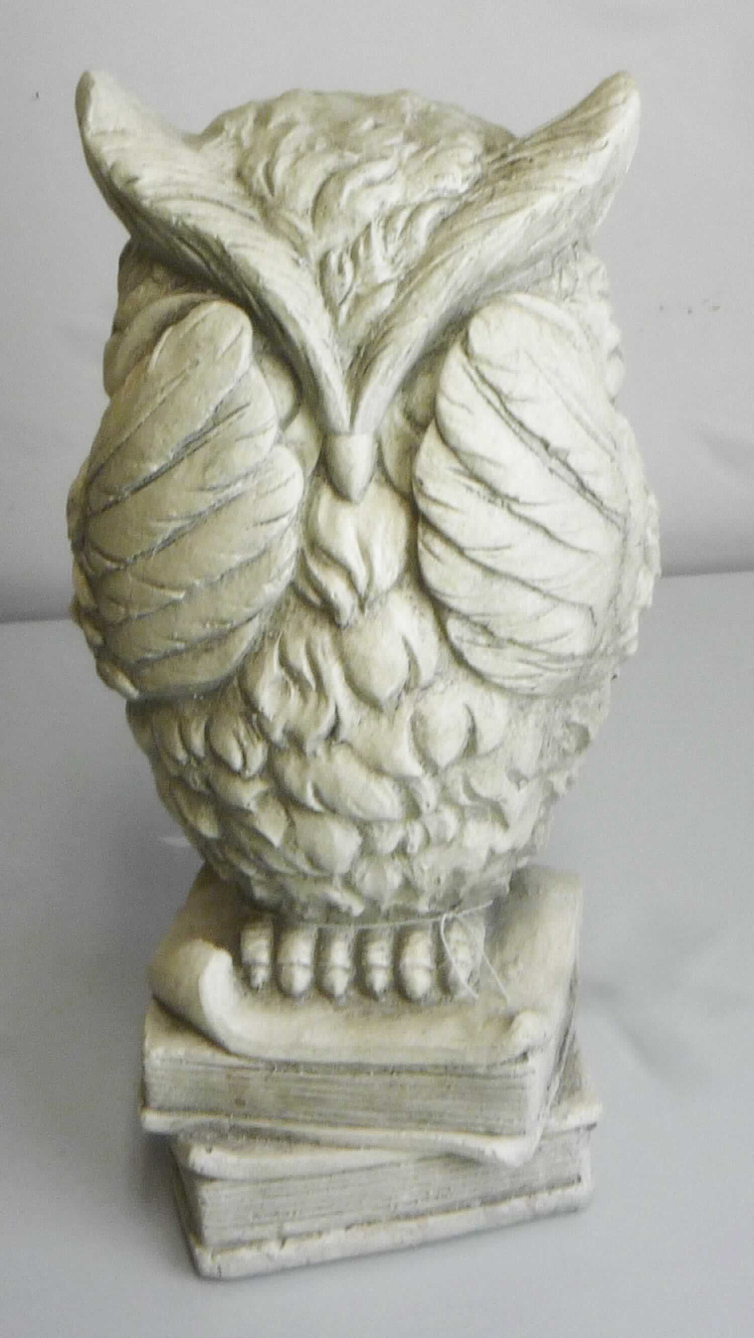 Angaben:
Dekoartikel Eule, 18 x 18 x 39 cm, verschiedene Ausführungen.
Materialangaben wertanteilig: 95 % Fiberstone, 5 % Fiberglas.

Warenbeschaffenheit:
Graue, stehende Eule.

Befund:
Asbestzement, Cellulosezement oder dergleichen, keinen Asbest enthaltend