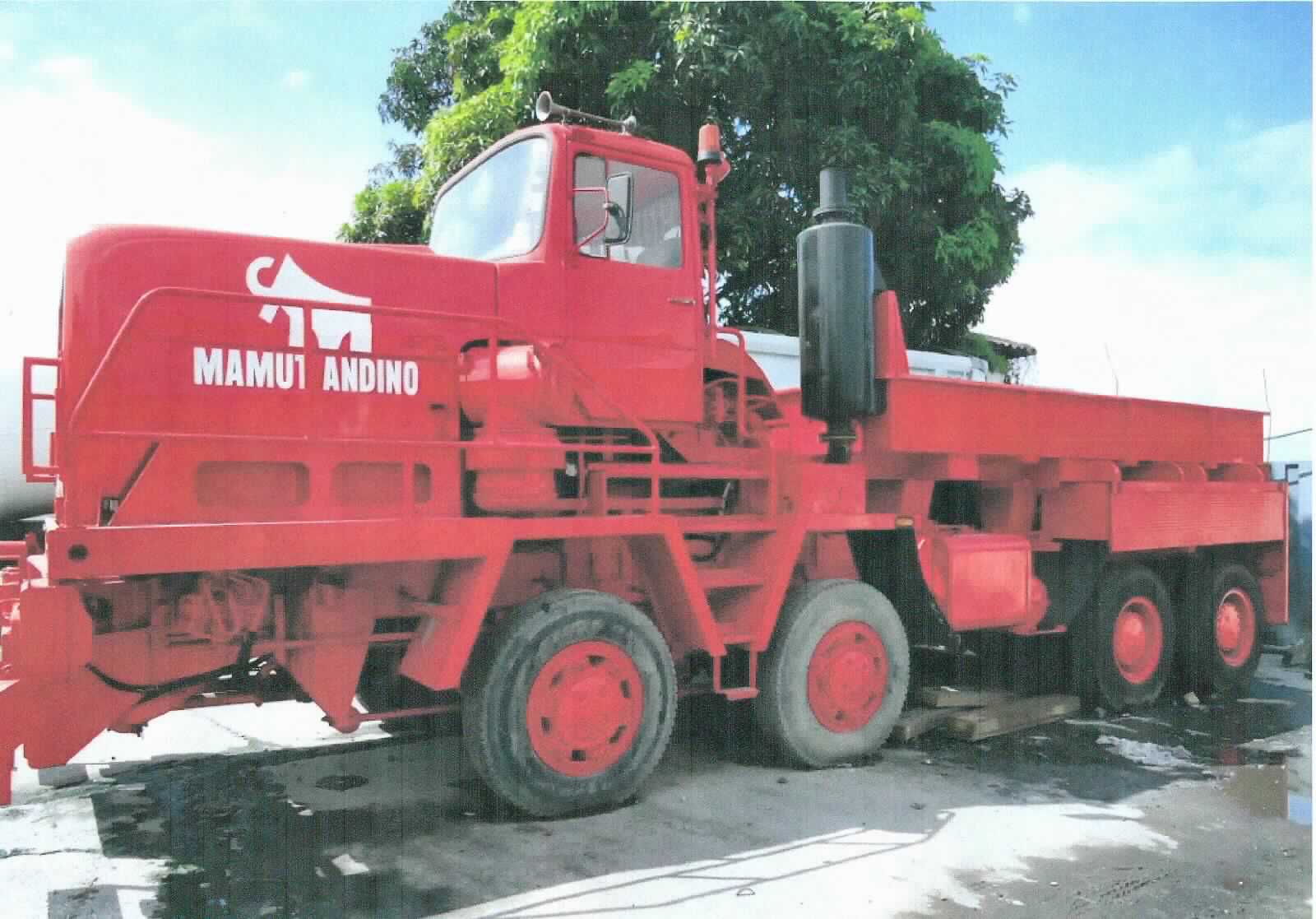 Zugmaschine, sog. Schwerlast-Zugmaschine HZ 46.40 / 49 W 8x8, Foto siehe Anlage,
- im Wesentlichen zum Ziehen oder Schieben anderer Fahrzeuge oder Lasten gebaut,
- vierachsige Zugmaschine mit einer Länge von ca. 11,4 m, einer Breite von ca. 2,8 m und
  einer Höhe von ca. 3,8 m,
- mit einem 780 PS starken V-16 Motor,
- mit einem Gesamtgewicht von ca. 70 Tonnen und einer Zugkraft von ca. 400 Tonnen,
- mit einer im Verhältnis zu den Abmessungen des Fahrzeuges und der Leistungskraft des
  Motors kleinen Ladefläche,
- - sie dient zur Aufnahme von Ballast (z.B. Zementblöcken) um die Bodenhaftung der 
    Antriebsräder zu verstärken und somit die Zugkraft des Fahrzeugs zu erhöhen (Belastungsbrücke),
- keine Sattel-Straßenzugmaschine der Unterposition 8701 20, da nicht für den Gebrauch auf 
  Straßen zum Transport von Frachtgut über erhebliche Entfernungen bestimmt,
- kein Sammlungsstück der Position 9705, da das Fahrzeug nicht selten ist (beide gebauten Exemplare 
  dieses Modells existieren noch) und es auch keine technischen Besonderheiten oder gravierende 
  technische Entwicklungsschritte aufweist.

"Zugmaschine, kein Einachsschlepper, keine Sattel-Straßenzugmaschine, kein Acker- oder Forstschlepper"
