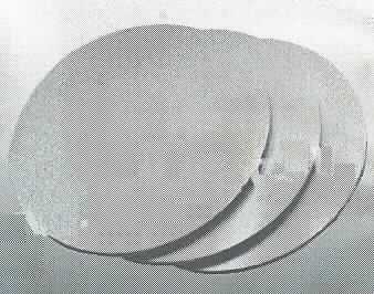 Trägerscheibe Art.2864,
- geläppt, aus Molybdän (Reinheitsgehalt > 99,95 %), 
- mit einem Durchmesser von 55 mm und einer Dicke von 2,0 mm,
- nach Einbau zur Wärmeableitung in Dioden oder Thyristoren der Leistungshalbleitertechnik bestimmt.

"Teil, erkennbar ausschließlich für Dioden oder ähnliche Halbleiterbauelemente bestimmt, Trägerscheibe"