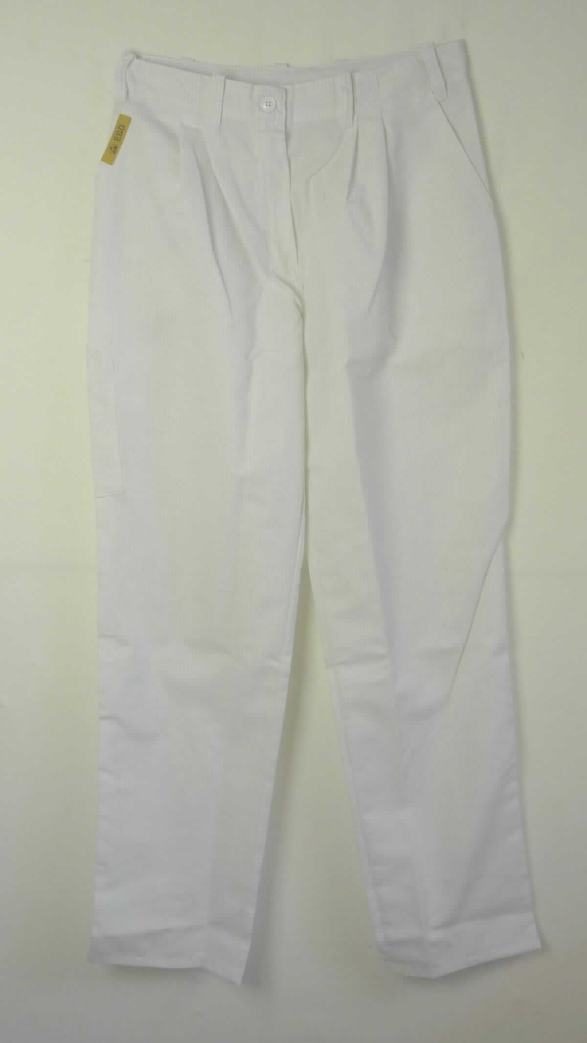 Lange Hose, sog. Damen Bundhose, Größe 42, Foto siehe Anlage,
- aus ca. 0,4 mm dicken, einfarbigen, strapazierfähigen Geweben aus laut Antrag 63 % Polyester (synthetische 
  Chemiefasern), 36 % Baumwolle und 1 % Metallfasern,
- in der Taille abschließend, mit Gürtelschlaufen,
- vorn mit einer Öffnung mit Reißverschluss, verdeckt von einer Patte von rechts über links (Frauenkleidung), 
  die im Bund mit einem Knopf geschlossen wird (somit keine Ware der Position 6203),
- mit diversen eingesetzten und aufgesetzten, offenen oder mit Patte mit Klettverschluss ausgestatteten Taschen, 
- mit knöchellangen Hosenbeinen,
- an den Beinabschlüssen durch Umschlagen und Festnähen gesäumt,
- lässt erkennen, dass sie dazu bestimmt ist, ausschließlich oder hauptsächlich zum Schutz anderer Kleidungs-
  stücke und/oder Personen bei Ausübung einer Gewerbe-, Berufs- oder Haushaltstätigkeit getragen zu werden.

"Lange Hose, aus Geweben, für Frauen, aus synthetischen Chemiefasern, Arbeits- und Berufskleidung"