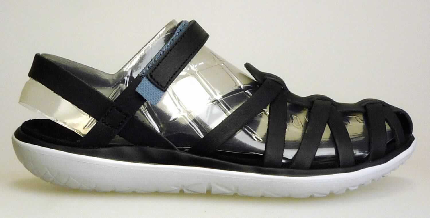 Freizeitsandalen (lt. Antrag: "TEVA - 8967 - Terra Float Stella Lux W's", Foto siehe Anlage) 
- mit Laufsohlen aus (lt. Antrag) Kunststoff; ohne Hauptsohle aus Holz,
- mit Oberteil (nicht geschlossenes Blatt) aus Leder,
- mit Klettverschluss,
- ohne Metallschutz in der Vorderkappe, 
- nicht den Knöchel bedeckend, 
- mit einer größten Höhe des Absatzes und der Sohle von weniger als 3 cm,
- mit einer Länge der Innensohle von 24 cm oder mehr, 
- für Frauen (u. a. schlanker Schnitt)

"Schuhe mit Laufsohlen aus Kunststoff und Oberteil aus Leder, andere als in den 
 UPos. 6403 1200 bis 6403 9931 genannt, für Frauen"