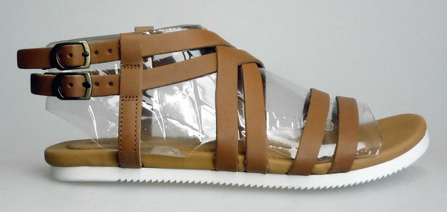 Freizeitsandalen (lt. Antrag: "TEVA - 8968 - Avalina Crossover Leather W's", Foto siehe Anlage)
- mit Laufsohlen aus (lt. Antrag) Kunststoff; ohne Hauptsohle aus Holz,
- mit zehenfreiem Oberteil (nicht geschlossenes Blatt) aus Leder,
- seitlich mit Schnallenverschluss,
- ohne Metallschutz in der Vorderkappe,
- nicht den Knöchel bedeckend,
- mit einer größten Höhe des Absatzes und der Sohle von weniger als 3 cm, 
- mit einer Länge der Innensohle von mehr als 24 cm, 
- für Frauen (u. a. schlanker Schnitt)

"Schuhe mit Laufsohlen aus Kunststoff und Oberteil aus Leder, andere als in den 
 UPos. 6403 1200 bis 6403 9931 genannt, für Frauen"