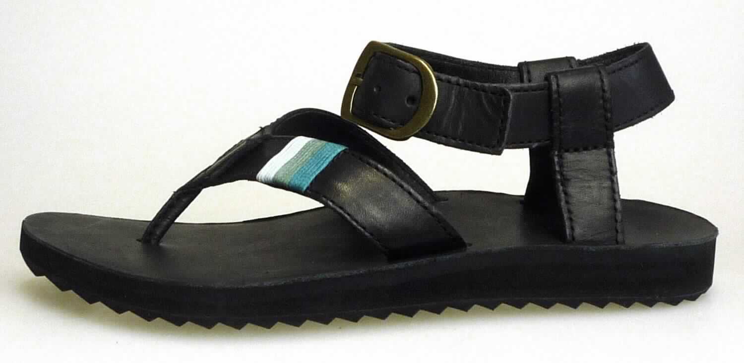 Freizeitsandalen (lt. Antrag: "TEVA - 8973 - Original Sandal Crafted Leather W's", Foto siehe Anlage)
- mit Laufsohlen aus (lt. Antrag) Kunststoff; ohne Hauptsohle aus Holz,
- mit zehenfreiem Oberteil (nicht geschlossenes Blatt) aus Leder,
- seitlich mit Schnallenverschluss, 
- ohne Metallschutz in der Vorderkappe,
- nicht den Knöchel bedeckend, 
- mit einer größten Höhe des Absatzes und der Sohle von weniger als 3 cm, 
- mit einer Länge der Innensohle von mehr als 24 cm,
- für Frauen (u. a. schlanker Schnitt)

"Schuhe mit Laufsohlen aus Kunststoff und Oberteil aus Leder, andere als in
 den UPos. 6403 1200 bis 6403 9931 genannt, für Frauen"