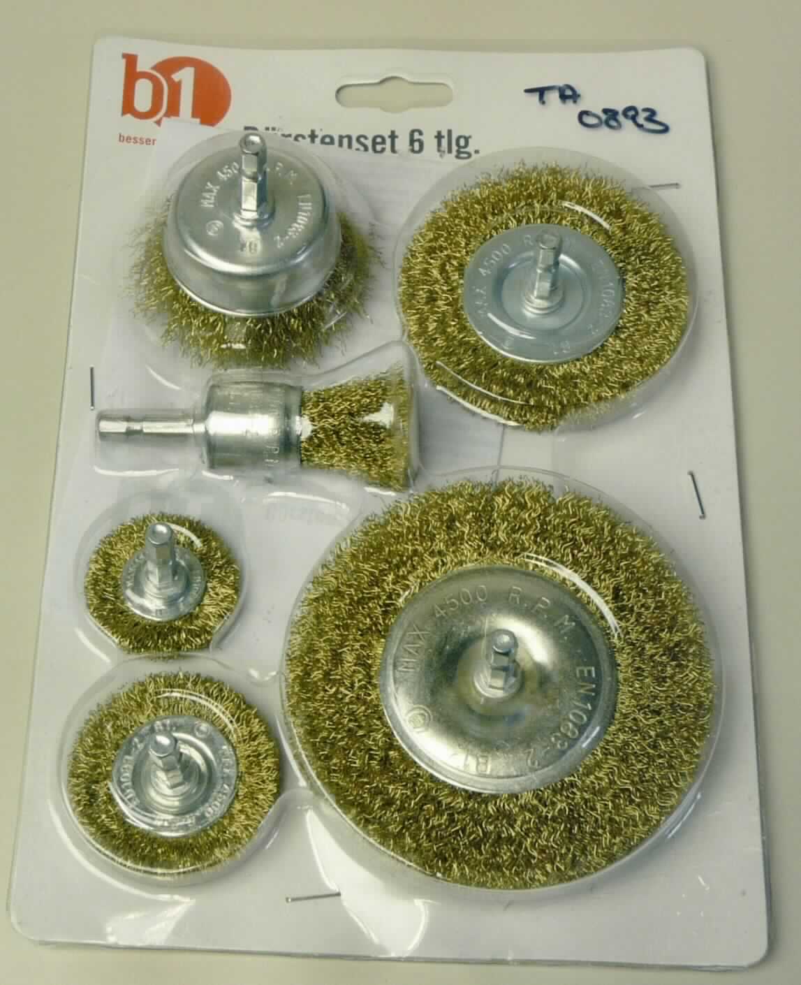 Es handelt sich um ein sechsteiliges Set von Bürsten, bestehend aus:
- 4 Rundbürsten mit den Durchmessern von ca. 37, 50, 75 bzw. 100 mm,
- 1 Topfbürste mit einem Durchmesser von ca. 60 mm, und
- 1 Endbürste mit einem Durchmesser von ca. 25 mm.
Alle 6 Bürsten besitzen jeweils eine Fassung aus Metall und Einzugsmaterial aus mit Messing beschichtetem Stahldraht. Die Bürsten sind mit einem Rundschaft aus Metall zum Einsetzen in Bohrmaschinen- und Akkuschrauberfassungen versehen, sodass sie zur Reinigung eingesetzt werden können.

Die in einer Blisterverpackung aufgemachte Ware ist als "andere Bürsten als von den Unterpositionen 9603 10 bis 9603 40 erfasst, die Teile von Maschinen, Apparaten oder Fahrzeugen sind" einzureihen.

Anlage: 1 Abbildung