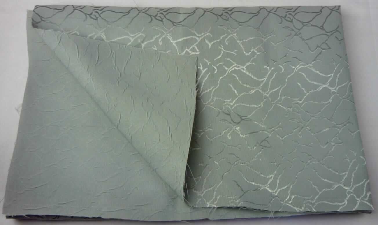 Jacquardgewebe, sog. Meterware/Gewebe farbig, Foto siehe Anlage,
- als Meterware, mit einer Breite von mehr als 30 cm,
- laut Untersuchungsergebnis:
-- aus ungezwirnten, nicht hochfesten Garnen aus nicht texturierten und aus texturierten synthetischen Filamenten 
   (laut Antrag Polyester),
-- mit einem Anteil an texturierten und an nicht texturierten Filamenten von jeweils unter 85 GHT,
- laut Antrag gefärbt.

"Gewebe aus Garnen aus synthetischen Filamenten, anderes als in den Unterpositionen 5407 10 bis 5407 54 
 genannte, mit einem Anteil an Polyester-Filamenten von mehr als 85 GHT, mit einem Anteil an nicht texturierten
 Polyester-Filamenten von weniger als 85 GHT, gefärbt"