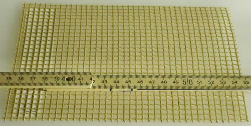 Drehergewebe, Foto siehe Anlage,
- laut Antrag:
-- als Meterware, mit einer Breite von mehr als 30 cm, somit keine Ware der Position 5806,
-- aus laut Antrag 100 % Aramid (synthetische Chemiefasern), 
-- mit dem bloßem Auge nicht wahrnehmbar mit Kunststoff (Polytetrafluorethylen) bestrichen.

"Drehergewebe, keine Ware der Position 5806, aus synthetischen Chemiefasern"