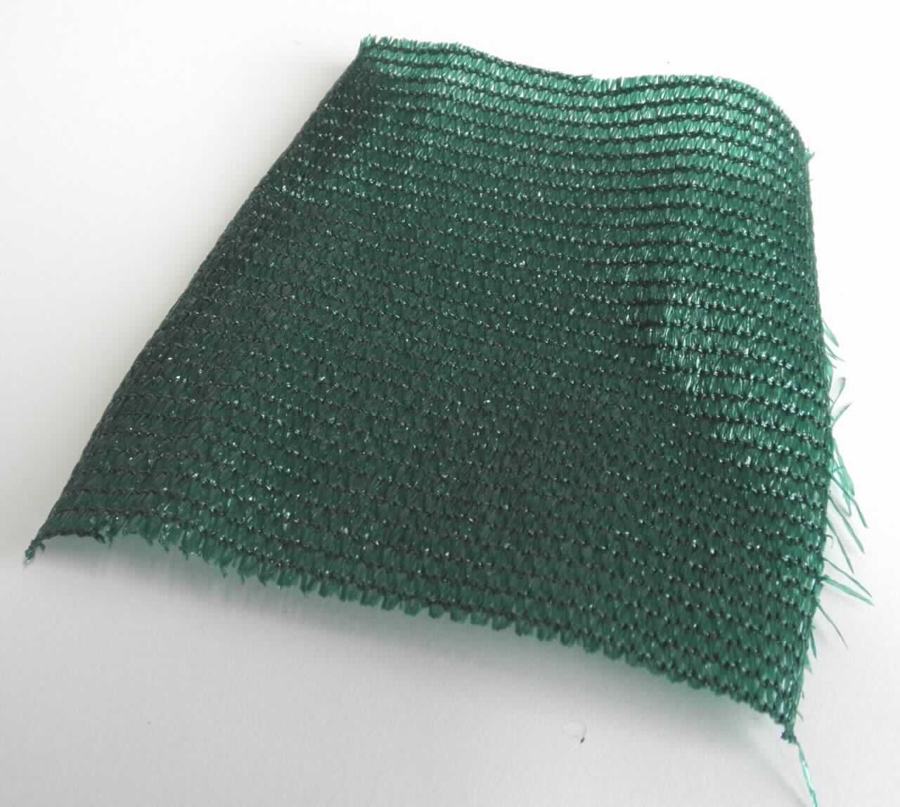 Kettengewirke, sog. HDPE Sichtschutzblende, Foto siehe Anlage,
- als Meterware, mit einer Breite von laut Antrag 1 m bis 3 m (nicht konfektioniert),
- aus ca. 1 mm breiten Streifen aus synthetischer Spinnmasse aus laut Antrag HDPE (Polyethylen),
- keine Elastomergarne oder Kautschukfäden enthaltend,
- buntgewirkt, 
- laut Antrag zur Verwendung als Sichtschutzblende (z. B. für Balkone).

"Kettengewirke, anderes als solche der Positionen 6001 bis 6004, anderes als in den Unterpositionen 6005 21
 bis 6005 44 und 6005 9010 genannte"