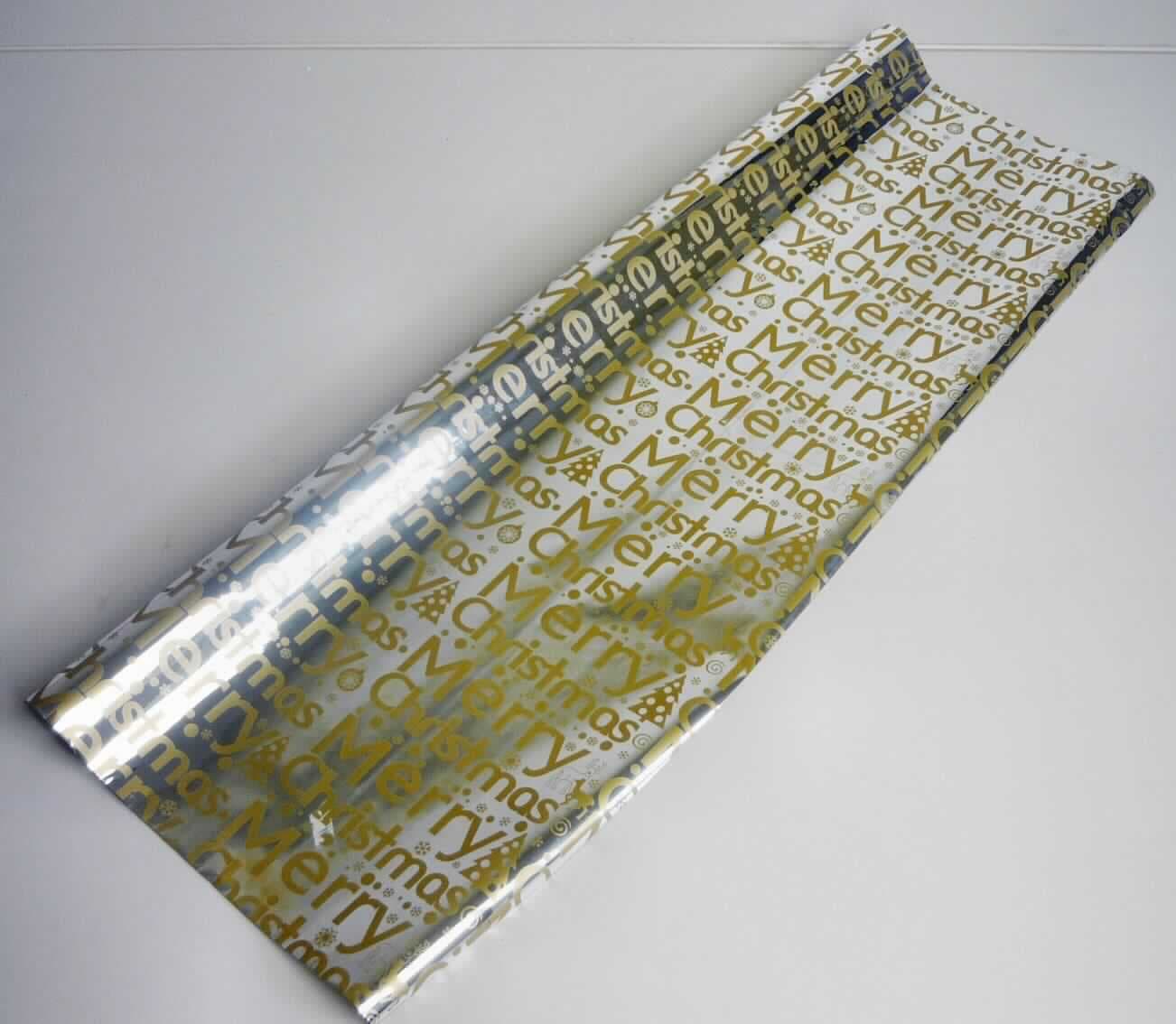 Angaben des Antragstellers:
WH Geschenkfolie de Luxe, Art. 705177
2 m x 70 cm, metallic, 4-fbg. sort.: 15 x silber Sterne, 15 x rot Tannenbaum, 15 x gold Sterne groß, 15 x gold merry christmas

Untersuchungsergebnisse an einem Warenmuster:
Silberglänzende, metallisierte, einseitig mit goldfarbenen Schriftzügen bedruckte, nicht dehnbare Kunststofffolie aus Polypropylen (Breite: ca. 70 cm; Dicke: ca. 17 - 20 µm). Die Folie ist auf eine Pappspule aufgewickelt in einem farblosen Kunststofffolienbeutel verpackt.

Befund:
Es liegt eine biaxial orientierte Kunststofffolie aus Polypropylen im Sinne der Position 3920 vor.