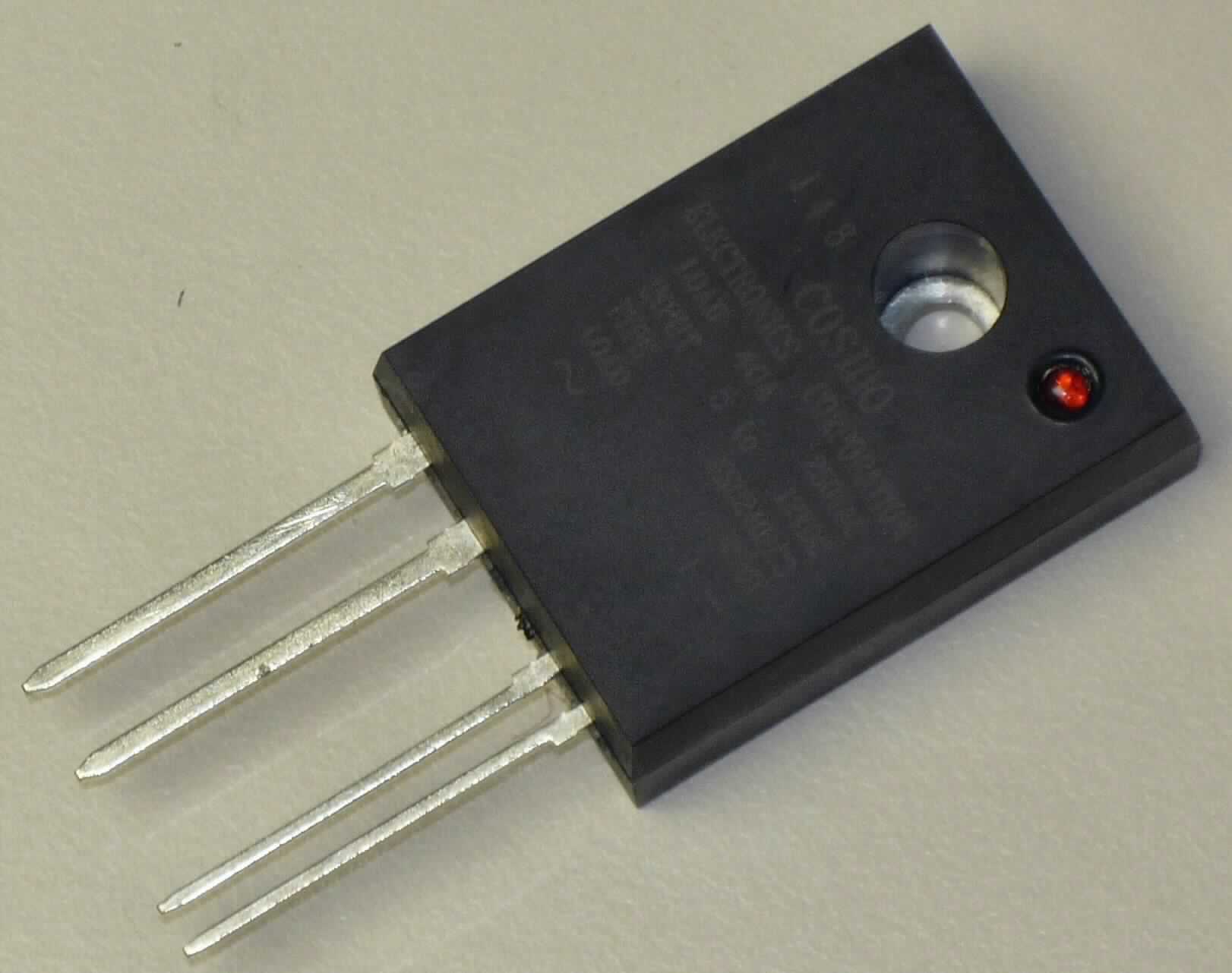 Photoelektrisches Relais, sog. SOLID STATE RELAY, Art. KSD240AC3,
- aus einer IR-Leuchtdiode als Sender und einem galvanisch getrennten Empfängerschaltkreis mit einem photoempfindlichen Triac für den Lichtempfang und einem Leistungs-Triac, in einem Gehäuse mit vier Anschlüssen,
- für eine Spannung von über 60 V,
- zum Schalten von elektrischen Geräten,
- in einer Kunststoffbox verpackt. 

Die Ware ist als "elektrisches Gerät zum Schließen und Unterbrechen von elektrischen Stromkreisen (Relais), für eine Spannung von mehr als 60 V, nicht für bestimmte Luftfahrzeuge, kein Thermorelais" einzureihen.

Anlage: 1 Abbildung