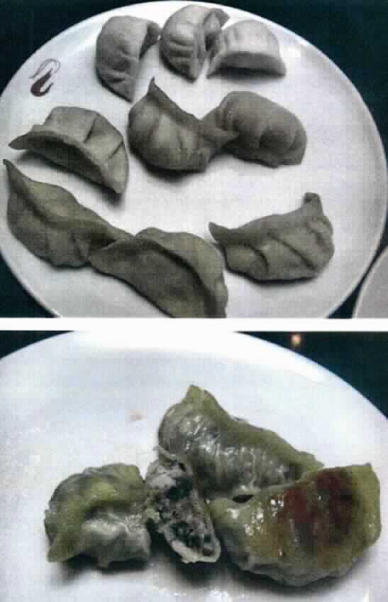 Seafood Gyoza

Antragsangaben: Art. 4906, Chinesische Maultaschen mit Garnelen und Fisch gefüllt

Beschreibung des vorgelegten Warenmusters: 
Beigefarbene, halbmondförmige ca. 7 cm lange, 3,5 cm breite, und 1,5 cm dicke, tiefgekühlte, rohe 
Teigtaschen mit cremefarbener, fein zerkleinerter, fischig riechender Füllung, die mit grünen und 
orangefarbenen Teilchen durchsetzt ist, abgepackt in Kunststofffolie und bunt bedrucktem 
Original-Umkarton; der Aufdruck enthält Angaben zum Erzeugnis (Teigtaschen gefüllt mit Fisch und 
Garnelen, tiefgefroren; 800 g, ca. 40 Stück), zu den Zutaten (siehe Feld 8) und zur Zubereitung 
(Fritteuse, Dämpfer: 4-5 Min in gefrorenem Zustand; Pfanne: anbraten, mit Wasser ablöschen und 
ca. 3-4 min dämpfen).
Abhängig von der Zubereitungsweise kommen die Positionen 1605 KN (zubereitete Krebstiere) und 
1902 KN (Teigwaren) gleichermaßen in Betracht. Die Einreihung erfolgt gemäß AV 3 c) in die 
letztgenannte Position.

Anteil an Fisch und Garnelenfleisch: mehr als 20 GHT (Antragsangaben)

Teigwaren, gefüllt, mehr als 20 GHT Fisch und Krebstiere enthaltend