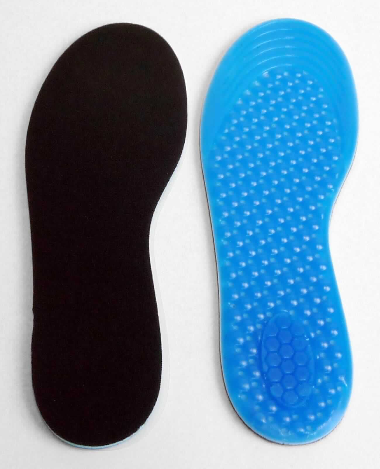 Einlegesohlen (lt. Antrag: "Gel-Einlegesohlen Vital", Foto siehe Anlage)
- verpackt in einem Polybeutel mit Pappeinleger (übliche Verpackung nach AV 5 b)),
- dem Umriss der Fußsohle nachgebildet,
- aus (lt. Antrag) Kunststoff,
- auf der Oberseite mit einer Spinnstofflage ausgestattet,
- zum Einlegen in Schuhe bestimmt,
- herausnehmbar,
- nicht handgearbeitet

"Einlegesohlen, nicht handgearbeitet"