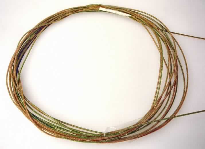 Glasfaserkabel, sog. Accu Breeze,
Kabel aus zwei, vier, sechs, acht oder zwölf einzeln mit Kunststoff (Acryl) umhüllten Lichtwellenleitern aus Quarzglas in einem gemeinsamen Mantel aus Kunststoff und einer weiteren Hülle aus Kunststoff mit eingebetteten Mikrokugeln.

Das Erzeugnis ist als "Kabel aus einzeln umhüllten, optischen Fasern, ohne Anschlussstücke versehen", einzureihen.