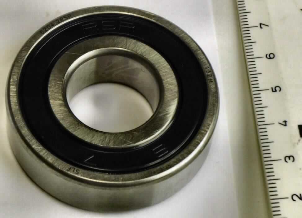 Rillenkugellager (Art.-Nr. SLF6204.2RSR)
- aus Außen- und Innenring aus Metall, acht darin geführten Kugeln, beidseitig mit Dichtungsringen,
- mit einem Innendurchmesser von ca. 21 mm, einem Außendurchmesser von ca. 45 mm und einer Breite von 14 mm,
- aufgemacht in in einer bedruckten Pappschachtel.

Die Ware ist als "Kugellager mit einem größten äußeren Durchmesser von mehr als 30 mm" einzureihen.