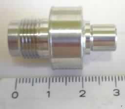Zubehör erkennbar hauptsächlich für ein Thermometer bestimmt, nicht für zivile Luftfahrzeuge bestimmt, so genannter Standartadapter Temperatursensor D 10 (Artikelnummer 580769), im Wesentlichen bestehend aus einem speziell geformten, nach Zeichnung gefertigten Gewindeteils aus Stahl mit einer Länge von ca. 30 mm und einem Durchmesser von ca. 15 mm, das in der Mitte auf einer Länge von 10 mm auf einen Durchmesser von ca. 20 mm erweitert ist. Der Adapter dient als Verbindungsstück für den Anschluss eines Stab-Temperatursensors an eine Auswerteelektronik.
Ein Bild der Ware befindet sich im Internet unter http://ec.europa.eu/taxation_customs/dds/ebticau_de.htm.