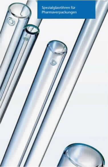 Glasrohre, sog. Glasrohre - Fiolax klar, Artikel 1446441 und 1089465, Foto siehe Anlage,
- in Form von unterschiedlichen Rohren aus Glas mit einer Länge von 150 cm,
- - an einem Ende geschlossen (Artikel 1446441), 
- - an beiden Enden geschlossen (Artikel 1089465), 
- laut Antrag:
- - aus verschiedenen Oxiden (Zusammensetzung bekannt),
- - mit einem linearen Ausdehnungskoeffizienten von weniger als 5 x 10 hoch -6 je Kelvin in einem Temperatur-
    bereich von 0 °C bis 300 °C,
- - an einem Ende mit einem kleinen Loch versehen, das zum Entweichen von Druck in weiteren Verarbeitungs-
    prozessen dient,
- dienen laut Antrag zur Herstellung von Pharmaverpackungen, Spritzen, Karpulen, Fläschchen und Ampullen.

"Glas in Rohren, nicht bearbeitet, nicht aus geschmolzenem Quarz oder aus anderem geschmolzenen
 Siliciumdioxid, aus anderem Glas, mit einem linearen Ausdehnungskoeffizienten von weniger
 als 5 x 10 hoch -6 je Kelvin in einem Temperaturbereich von 0 °C bis 300 °C"