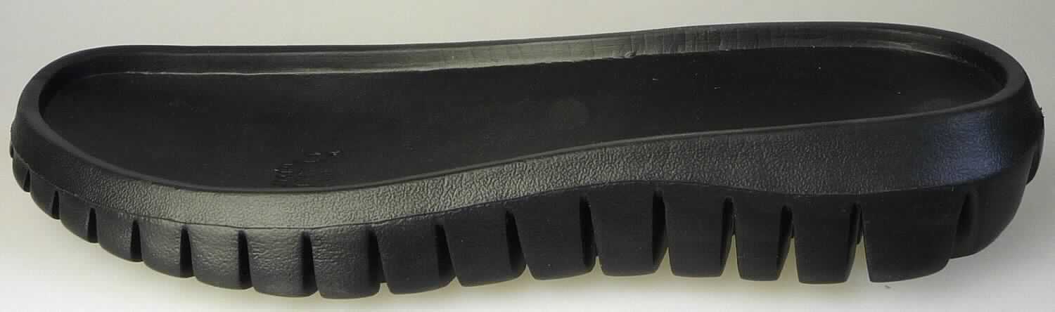 Schuhteile/Laufsohlen (lt. Antrag: "Schuhsohle SERO", Foto siehe Anlage)
- aus Kunststoff,
- auf der Unterseite profiliert, 
- nicht handgearbeitet

"Schuhteile (Laufsohlen) aus Kunststoff, nicht handgearbeitet"