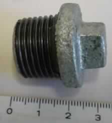 Rohrverschlussstück

Bei der als Stopfen bezeichneten Ware handelt sich um ein zylinderförmiges, ca. 3 cm hohes Erzeugnis mit einem runden Querschnitt und einem Vierkant-Ansatz auf der Außenseite. Die Erzeugnisse sind mit einem Außengewinde (1/2 Zoll) versehen und dienen zum Verschließen von Rohren.
Die Ware besteht nach den Angaben aus Temperguss (DIN 1692, Werkstoffbezeichnung GTS-35-10) und ist verzinkt. 

Danach handelt es sich um ein Rohrverschlussstück aus verformbarem Gusseisen.
