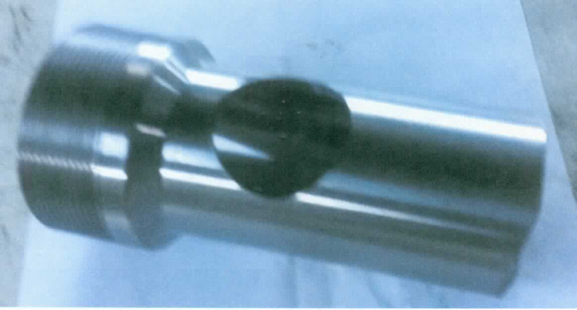Rohrverbindungsstück aus Stahl

Bei der als "Standrohr für T-Stück" für Gasleitungen bezeichneten Ware handelt es sich um ein Rohrstück aus unlegiertem Stahl (ST52) mit einem verdickten Ende mit Außengewinde und einem Innengewinde auf der anderen Seite. In der Mitte des Rohrstückes ist eine Bohrung vorhanden, an die ein weiteres Rohrstück zu einem T-Stück stumpf angeschweißt wird.

Die Ware ist als "anderes Rohrverbindungsstück aus anderem als nicht rostendem Stahl, zum Stumpfschweißen, mit Gewinde" in die Codenummer 7307 9319 30 0 des Zolltarifs einzureihen.